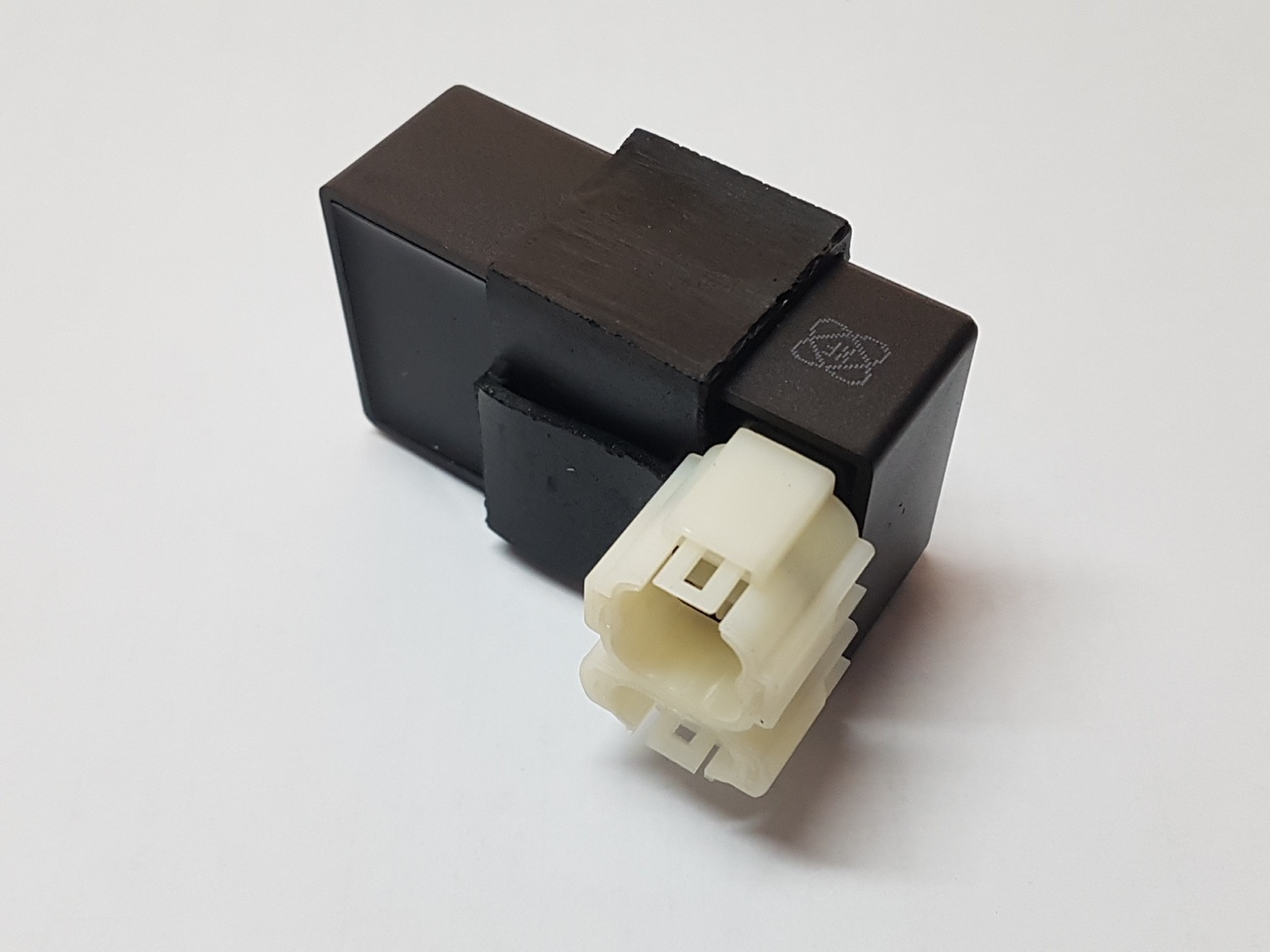 Коммутатор CDI 139QMB, 152QMI (Longjia), 157QMB, 250GY-5, Five (2 фишки, 4 и 2 контакта)  CN