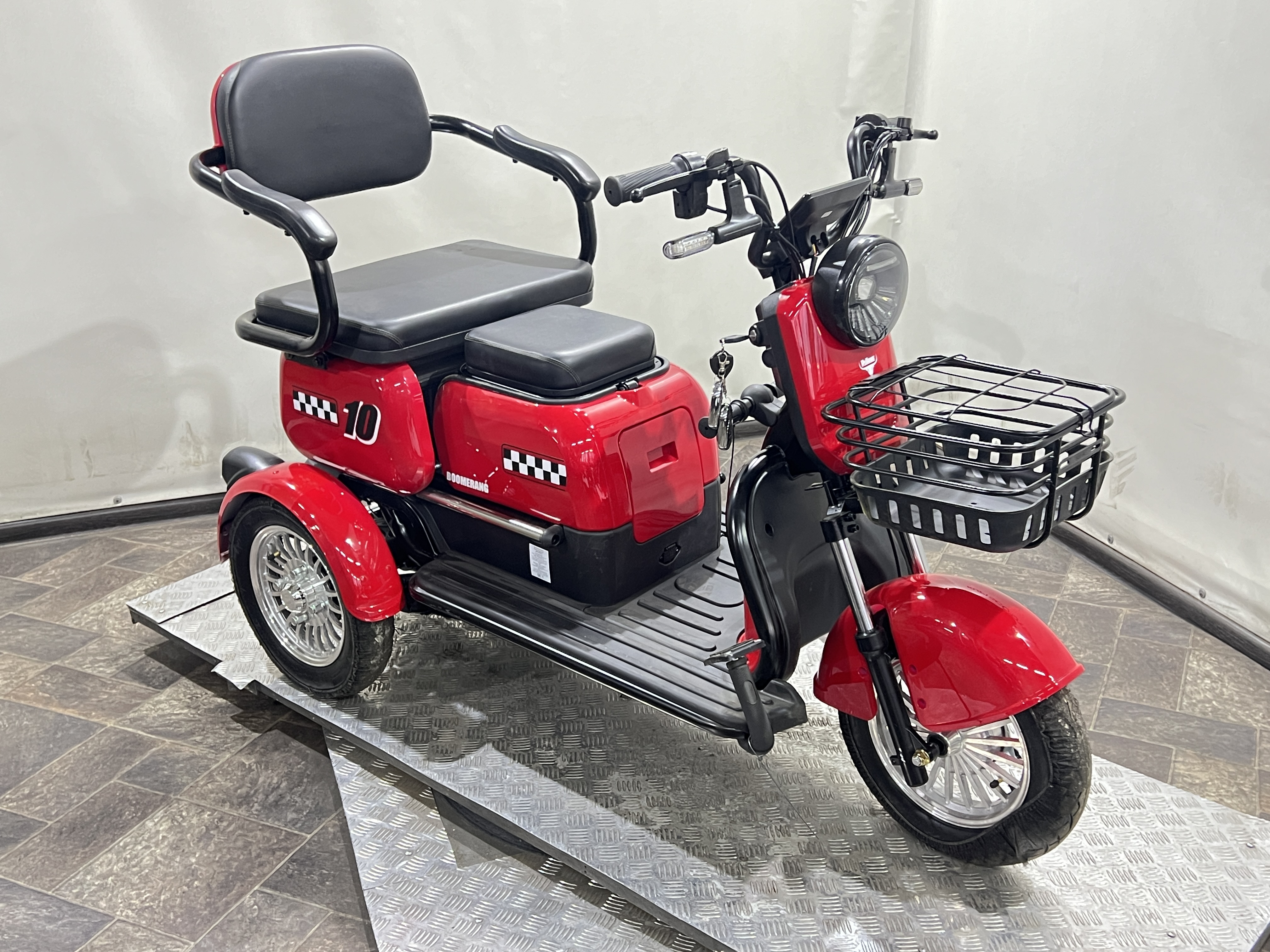 ТРИЦИКЛ RUTRIKE БУМЕРАНГ (КРАСНЫЙ) + АКБ