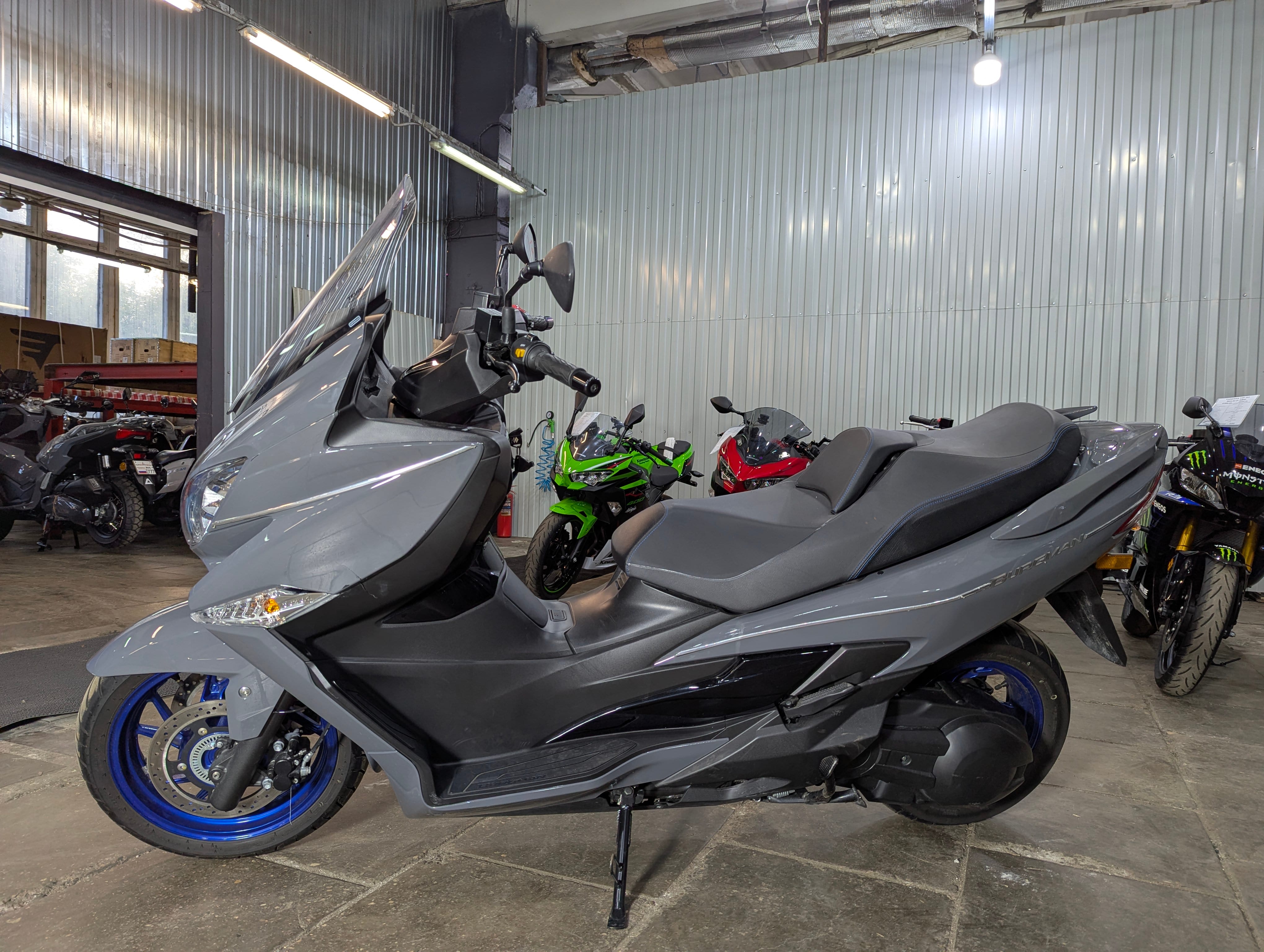 Скутер Suzuki Burgman 400 ABS DU11N 2017 г. в. (арт. 123SB12)