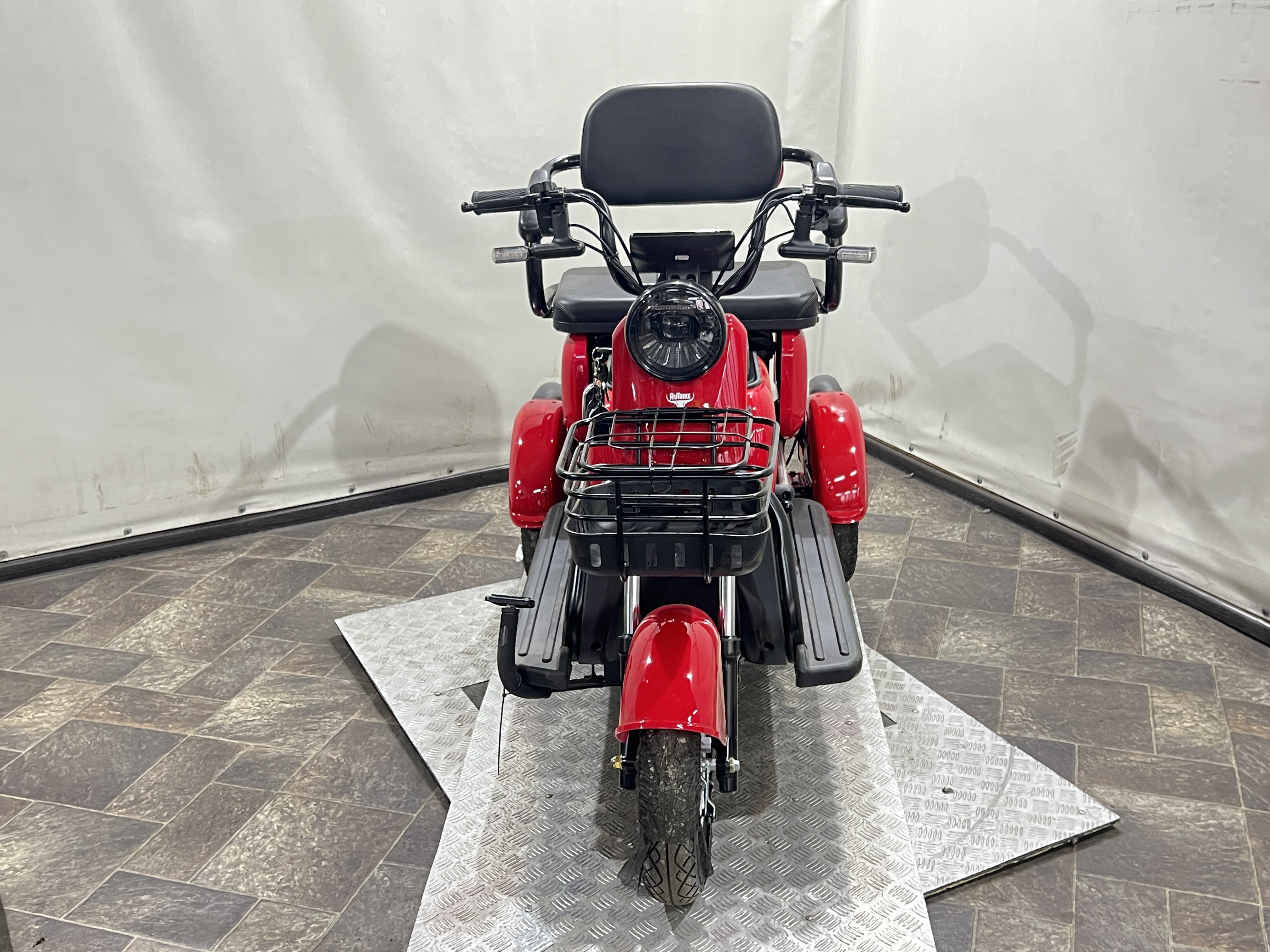 ТРИЦИКЛ RUTRIKE БУМЕРАНГ (КРАСНЫЙ) + АКБ