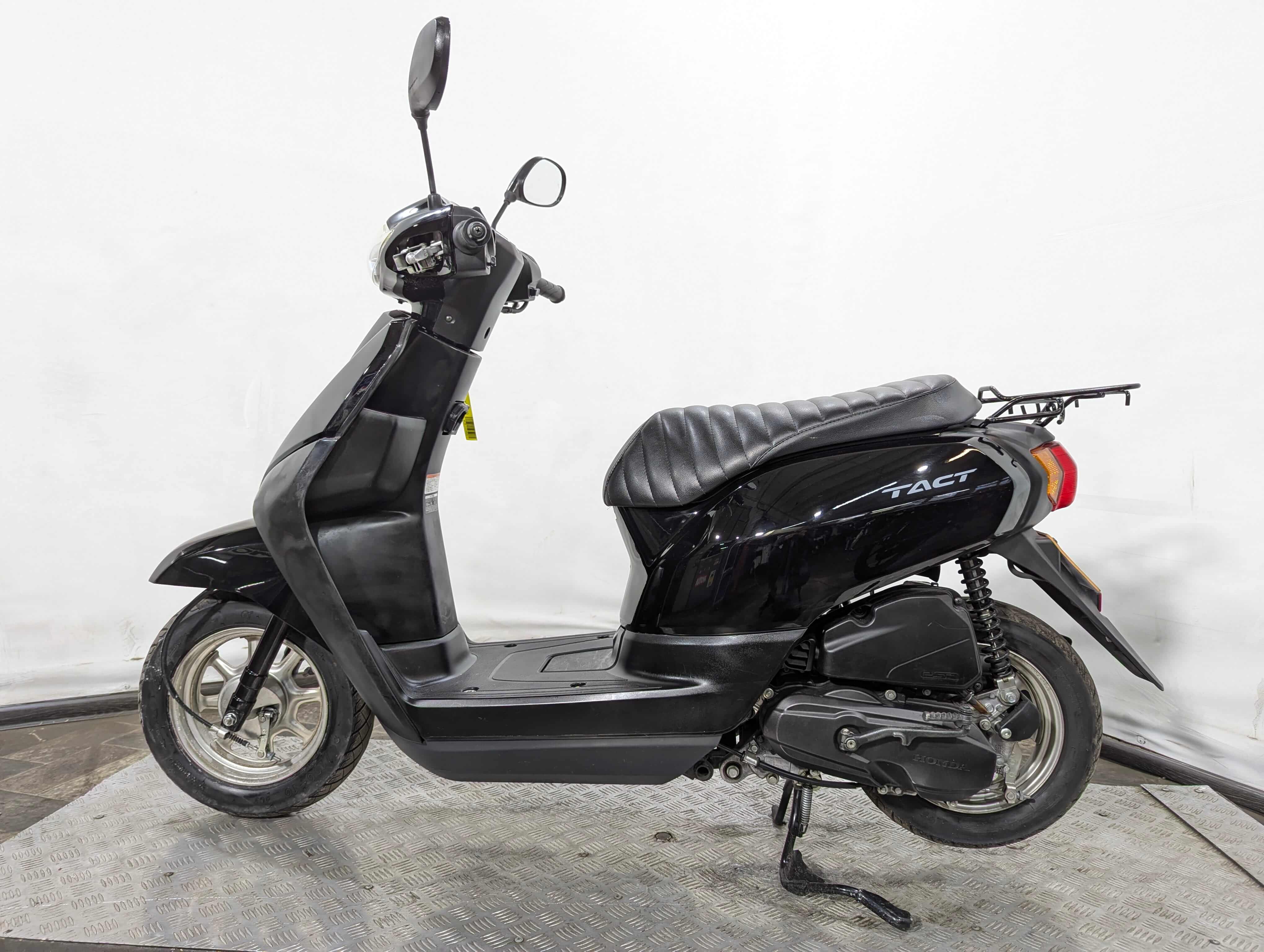 Скутер Honda Tact PGM-FI AF79 (арт. 121HA23)