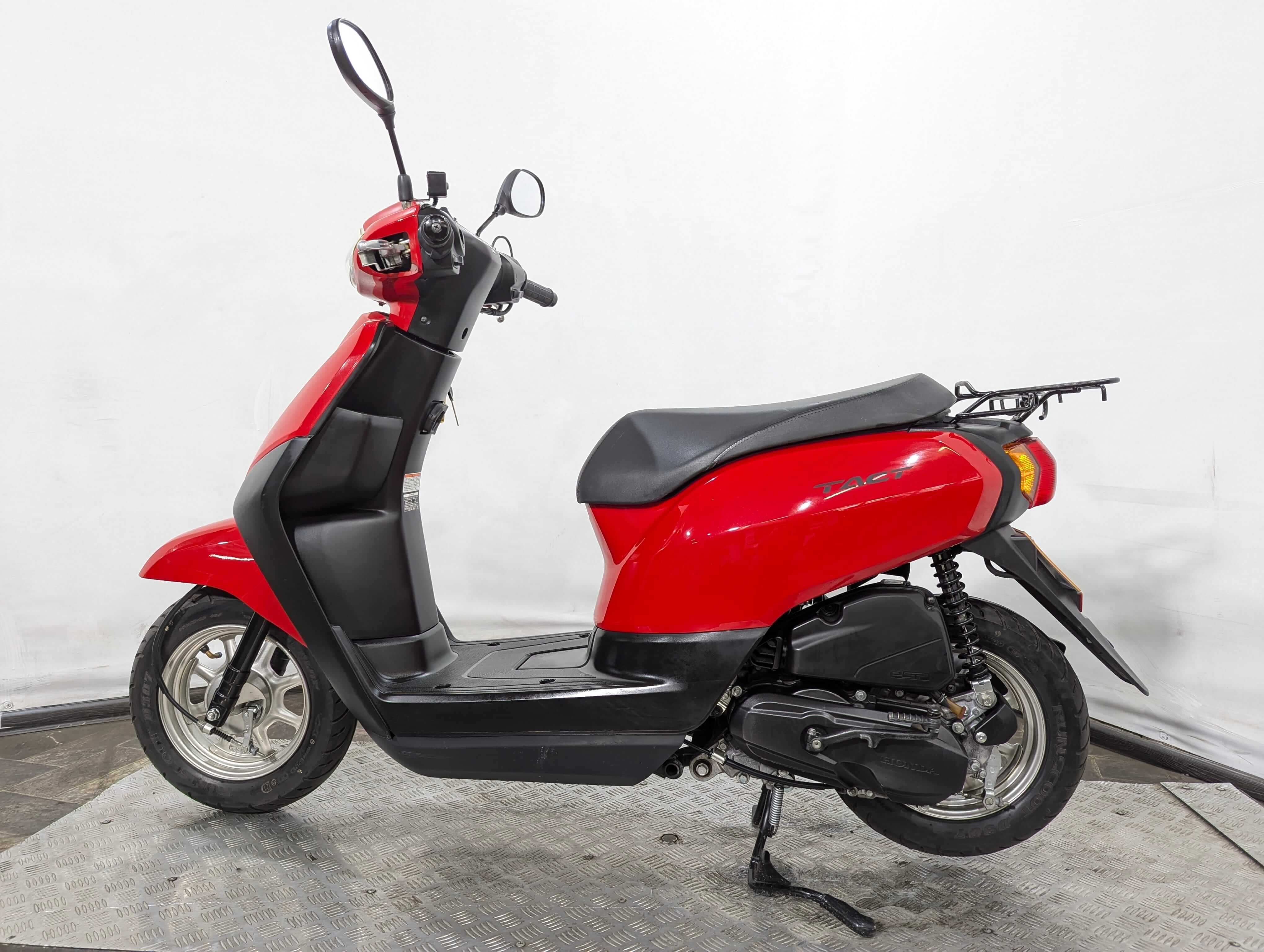 Скутер Honda Tact PGM-FI (арт. 122HA38)