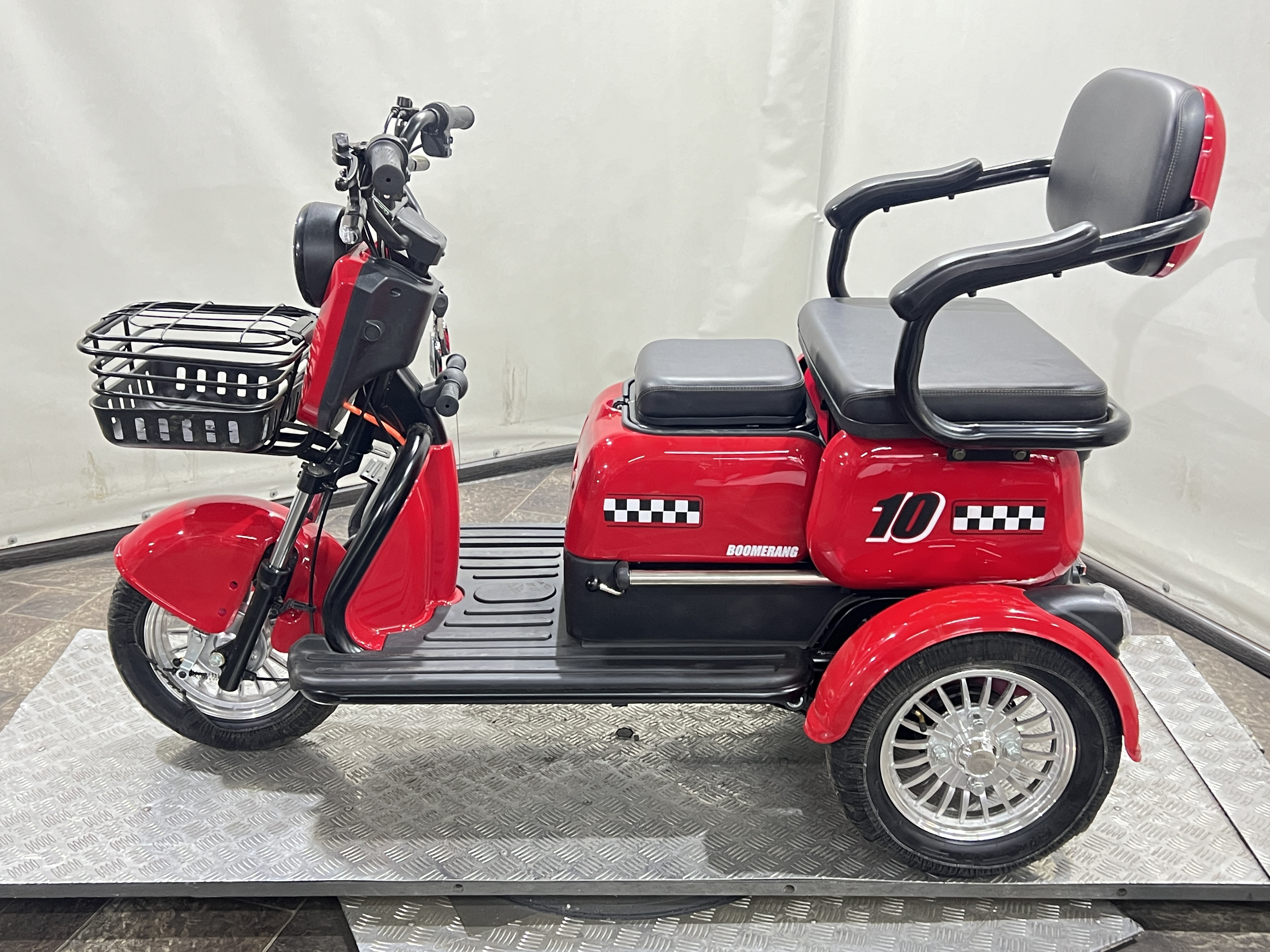 ТРИЦИКЛ RUTRIKE БУМЕРАНГ (КРАСНЫЙ) + АКБ