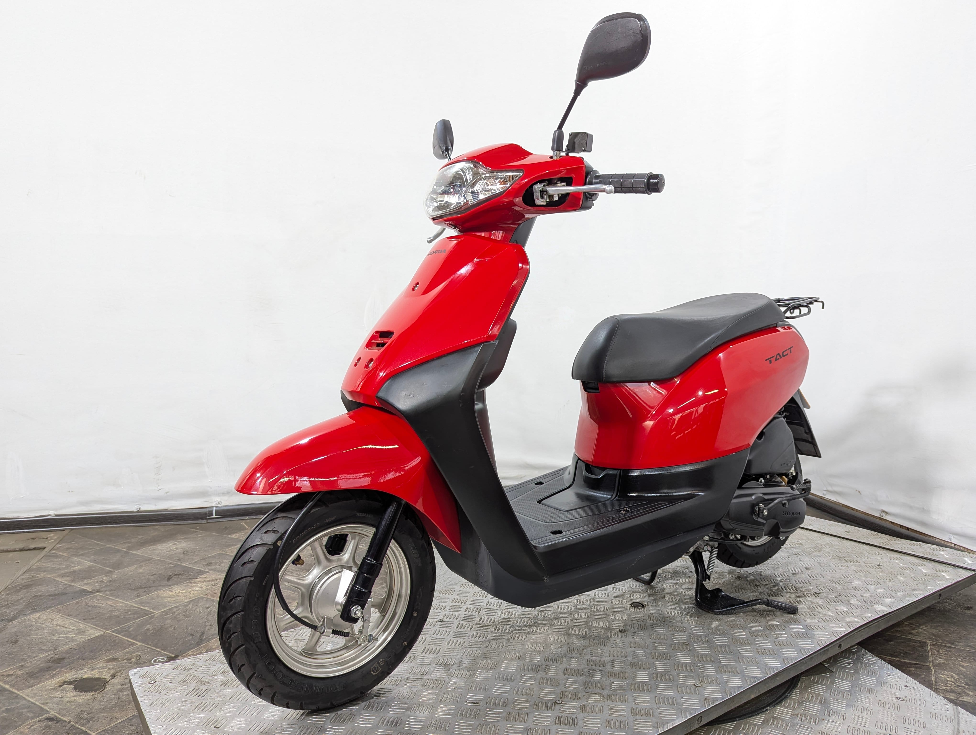 Скутер Honda Tact PGM-FI
