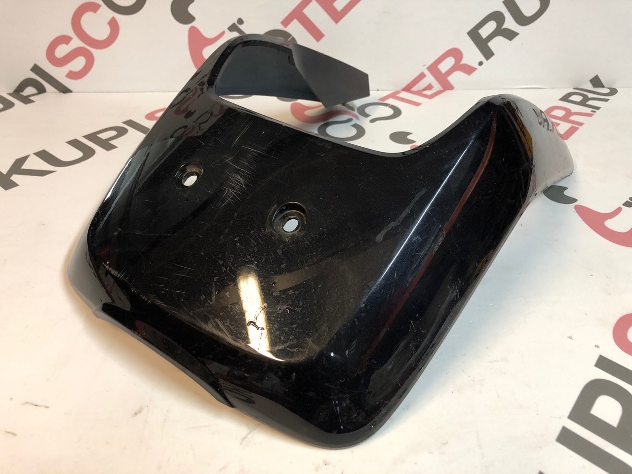 Передний обтекатель (клюв) Honda Benly AA03 (64301-GGM-900) Б/У