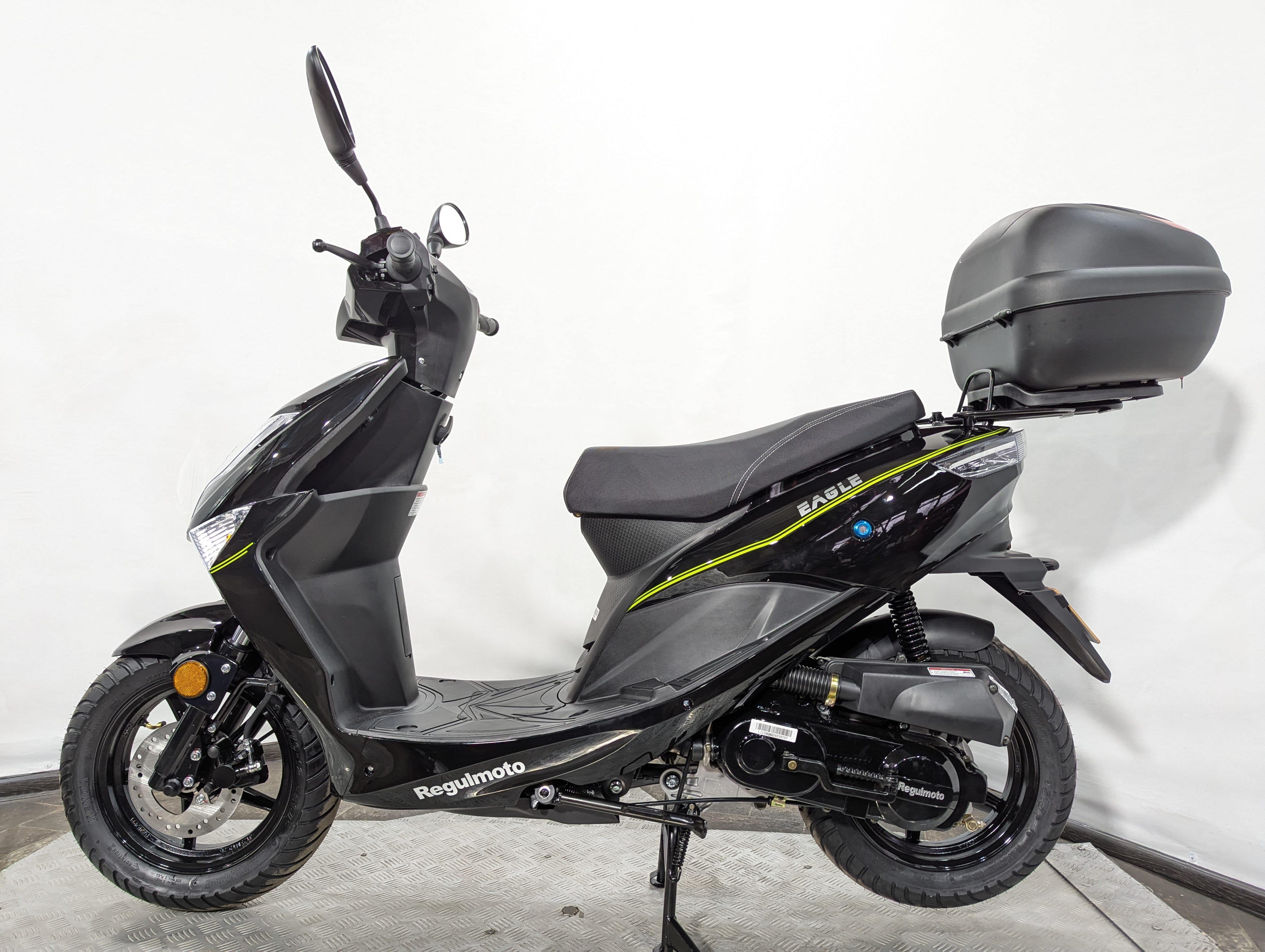 Скутер Regulmoto Eagle 50 Черный с Кофром (арт. Eagle-Black+)