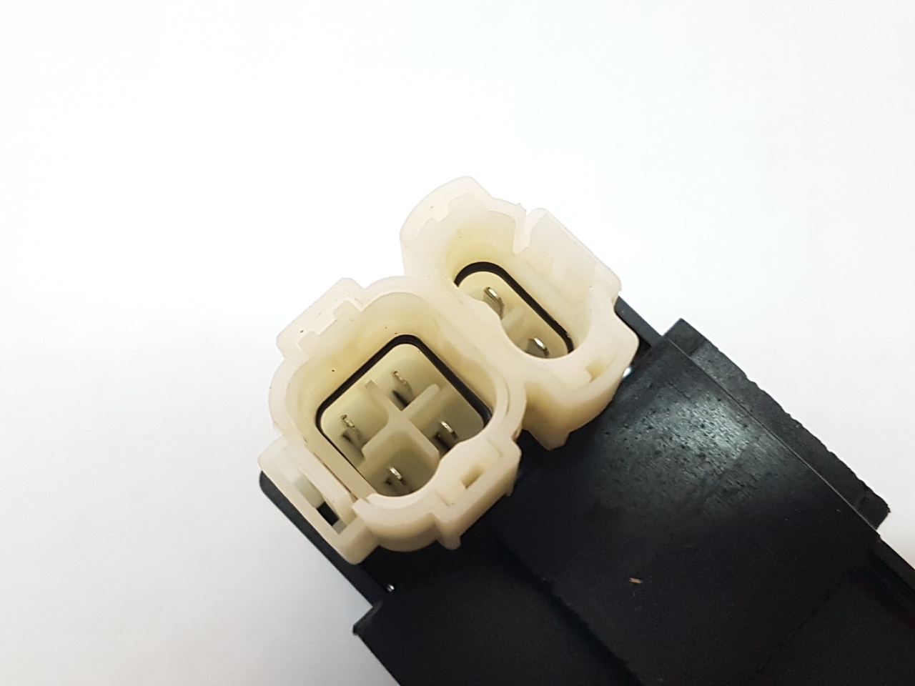 Коммутатор CDI 139QMB, 152QMI (Longjia), 157QMB, 250GY-5, Five (2 фишки, 4 и 2 контакта)  CN