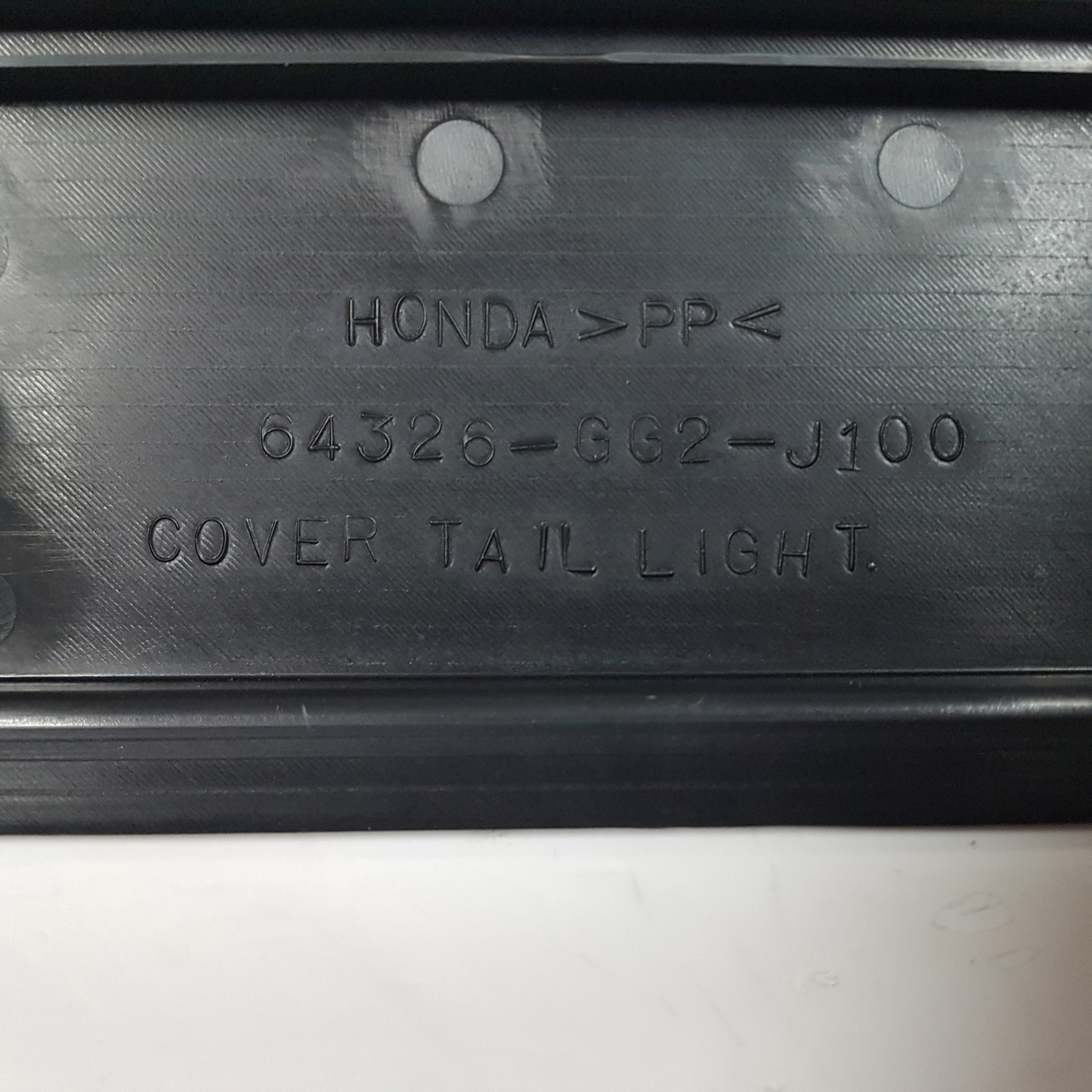 Крышка заднего фонаря Honda Gyro X TD01 / TD02 (64326-GG2-J10) оригинал