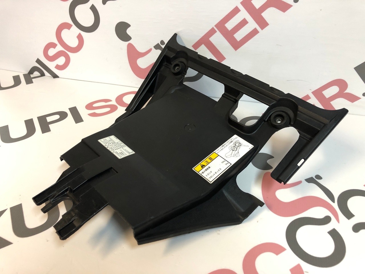 Пластик подседельный Suzuki SkyWave 250 / 400 CK43A  (92212-14G0)  Б/У