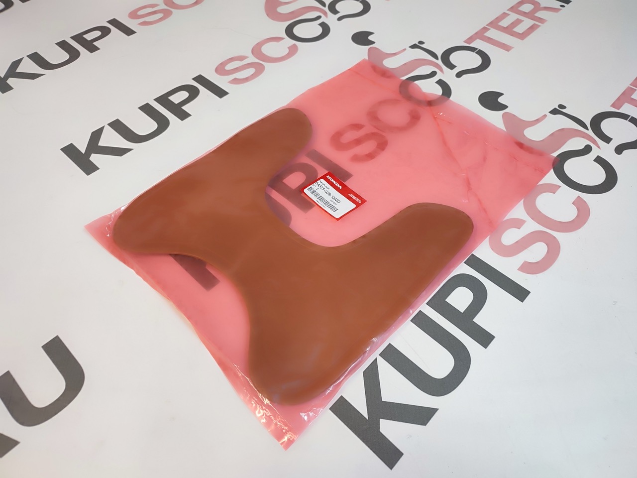 Коврик резиновый (БЕЖЕВЫЙ) Honda Giorno AF77, Yamaha Vino AY02 (64325-GJB-J00ZD) оригинал