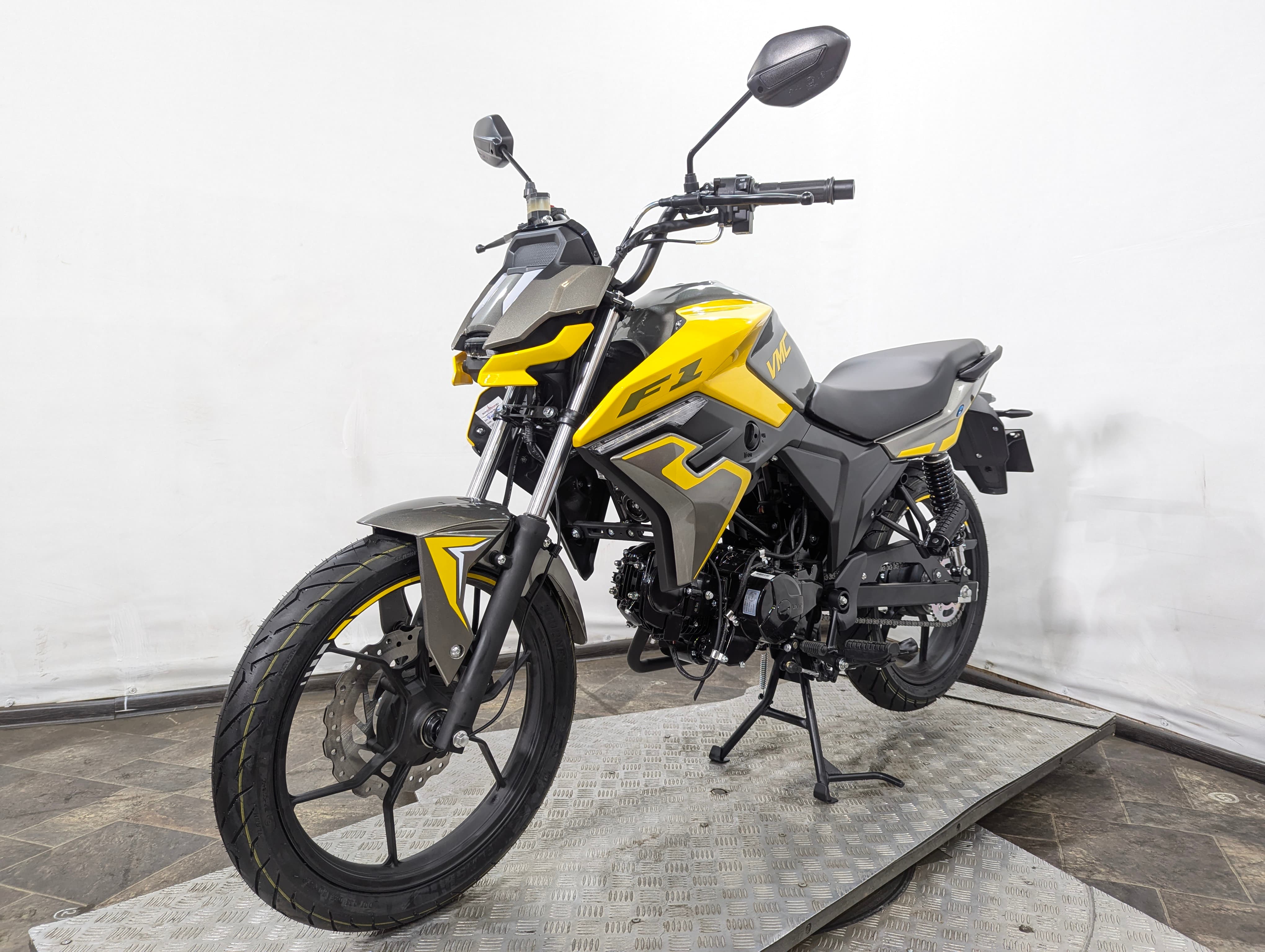 Мопед VMC (Vento) F1 (49/125cc) Желтый глянцевый (арт. VMC_F1_yellow)