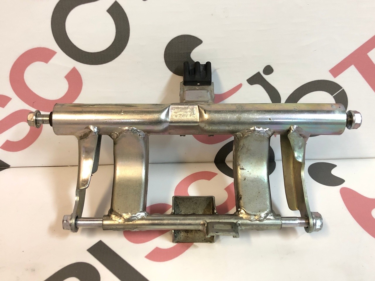 Крепление двигателя к раме (качалка) Honda Benly  AA05   Б/У