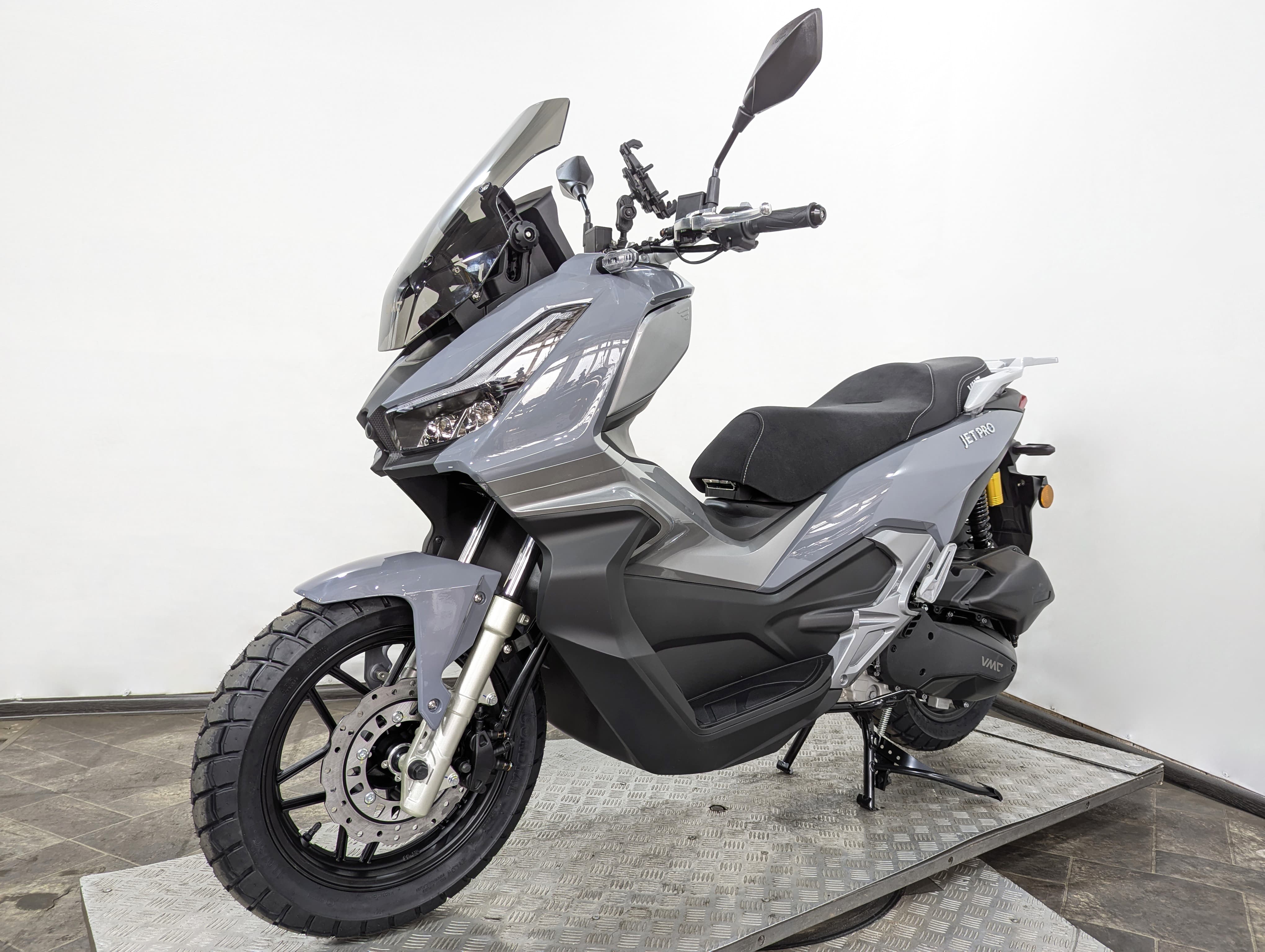 Скутер VMC (Vento) JET PRO (49/180cc) инжектор Серый глянцевый серый