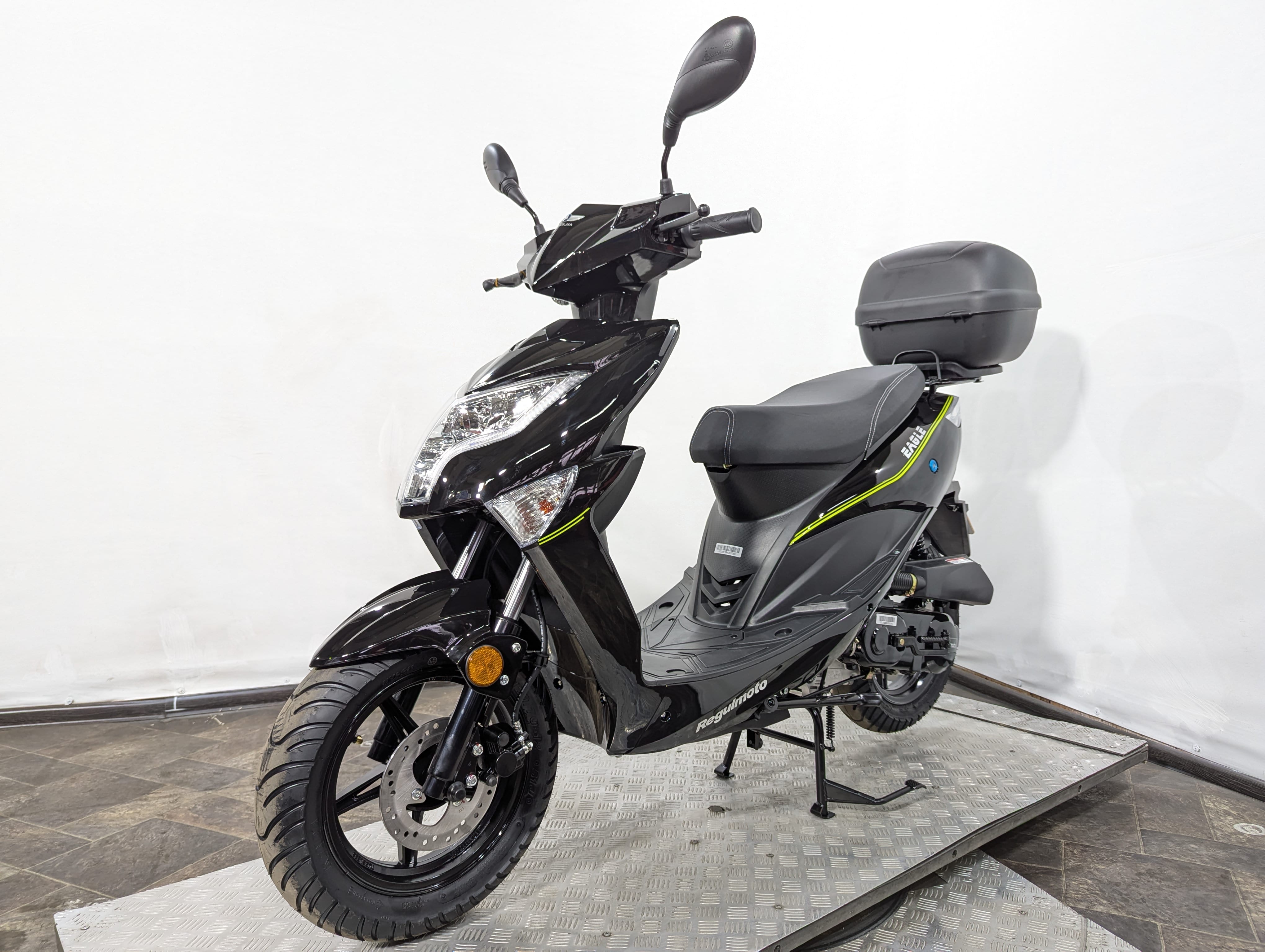 Скутер Regulmoto Eagle 50 Черный с Кофром (арт. Eagle-Black+)