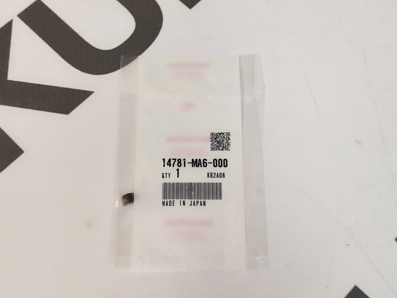 Сухарь клапана Honda Super Cub AA04, AA09, Giorno AF70, Dio 110 JF31 (14781-MA6-000) оригинал
