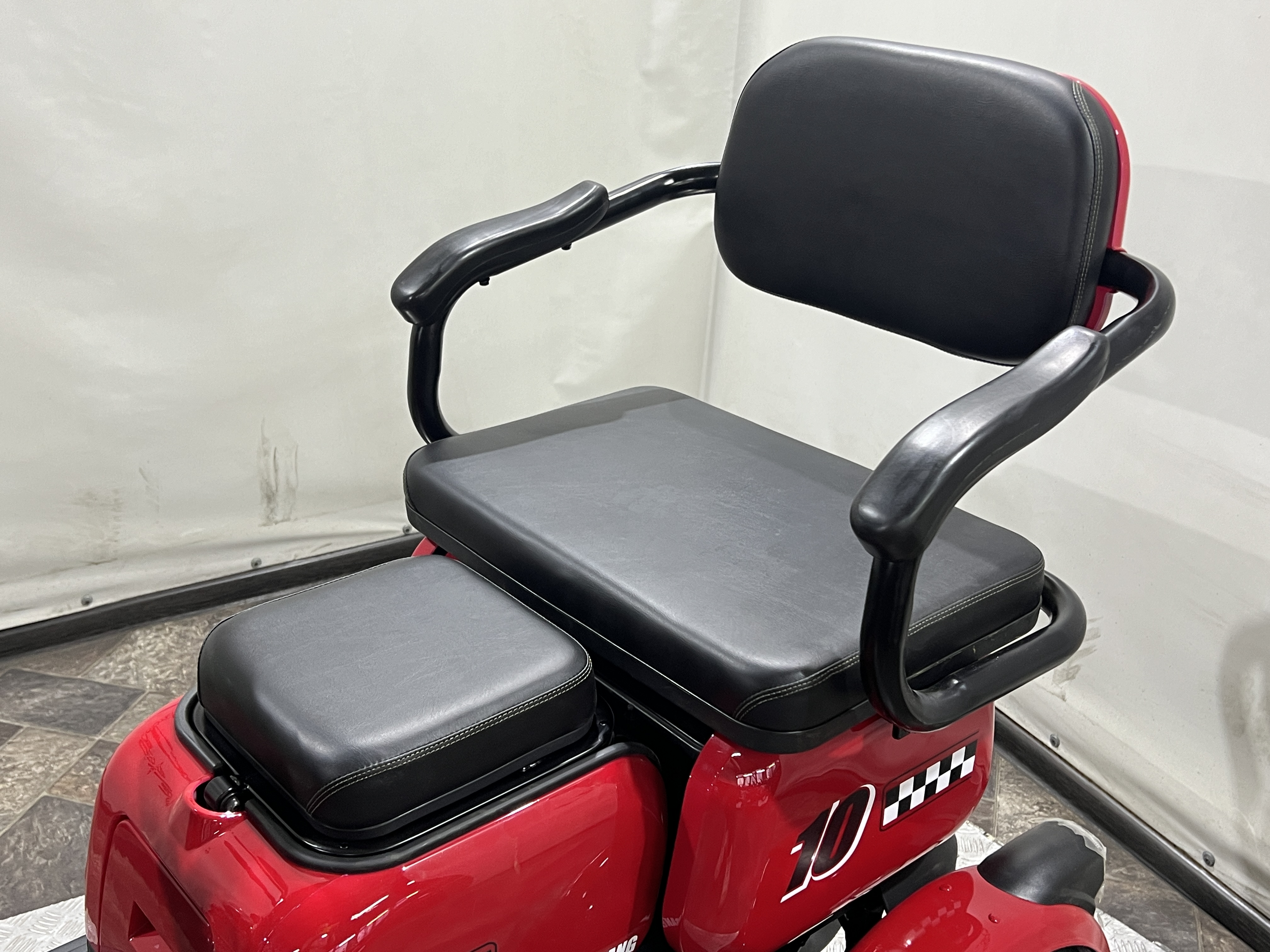 ТРИЦИКЛ RUTRIKE БУМЕРАНГ (КРАСНЫЙ) + АКБ