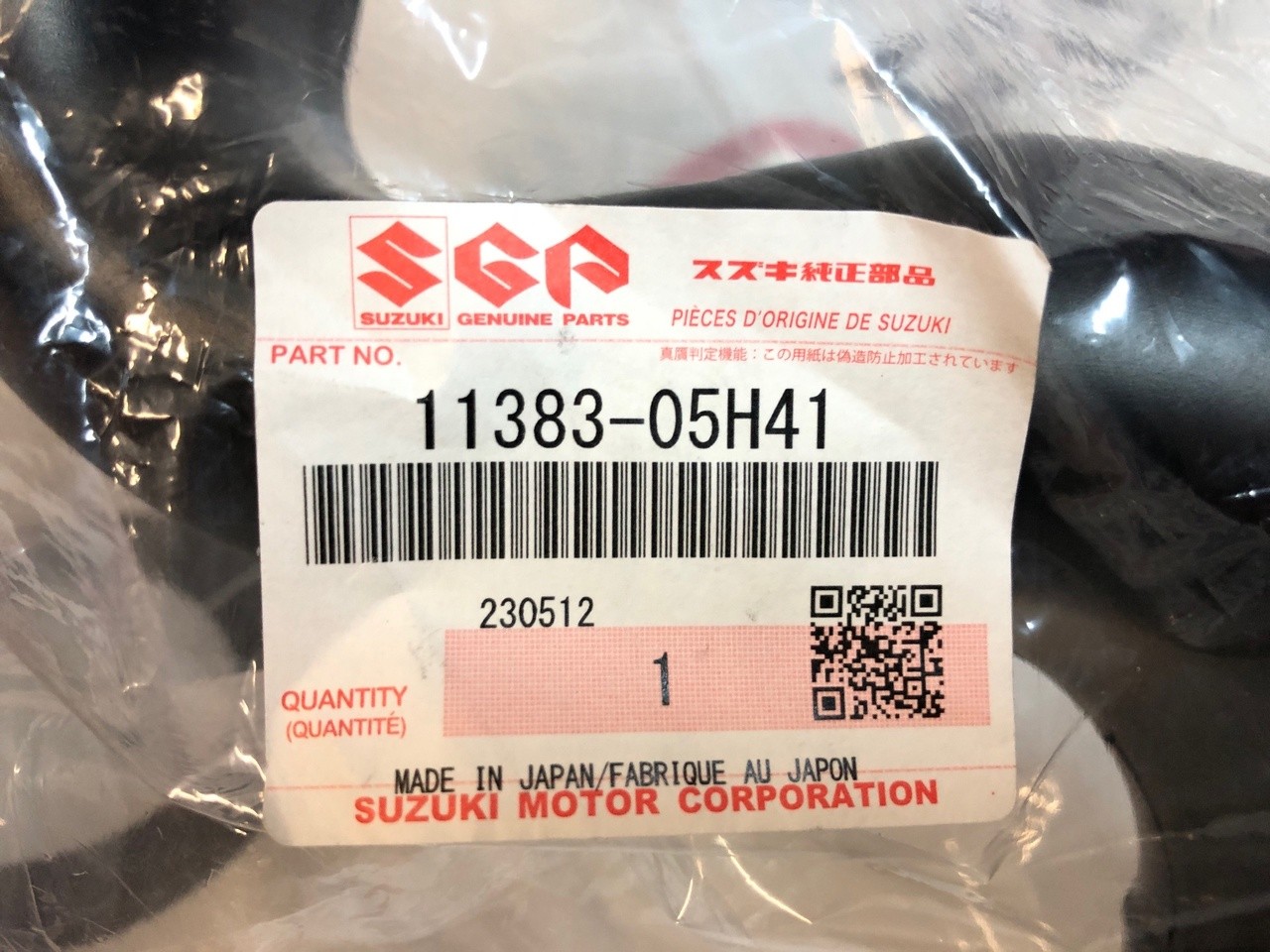 Патрубок Suzuki SkyWave 400 CK44A / CK45A  (11383-05H41) оригинал