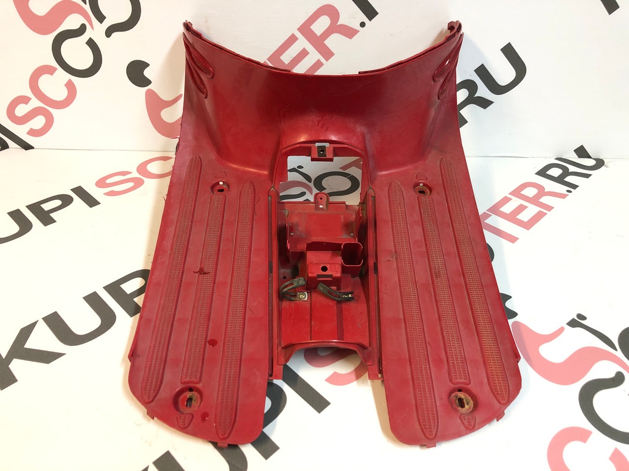Пол Honda Giorno AF24 (Красный) Б/У