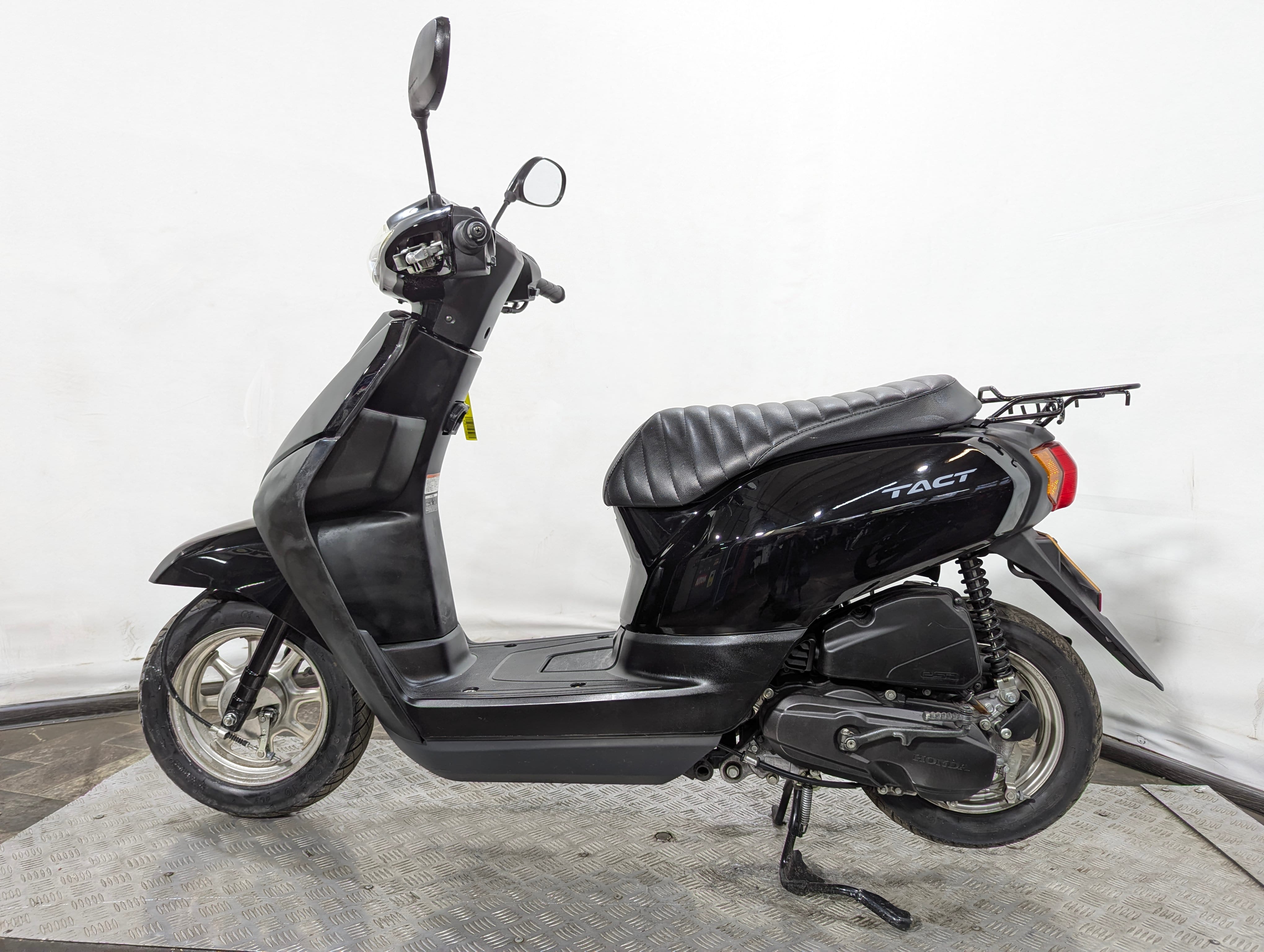 Скутер Honda Tact PGM-FI AF79 (арт. 121HA23)