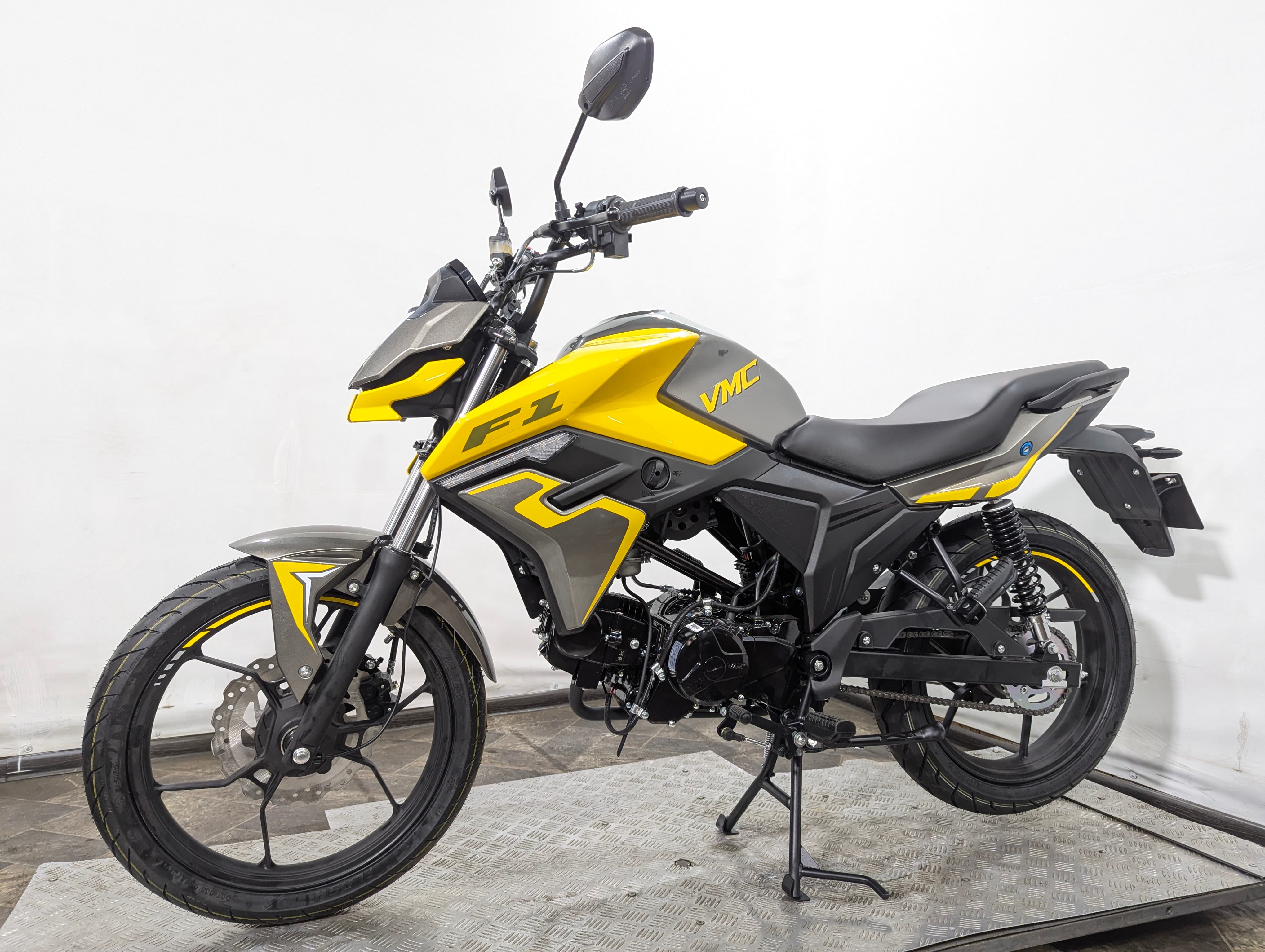 Мопед VMC (Vento) F1 (49/125cc) Желтый глянцевый желтый