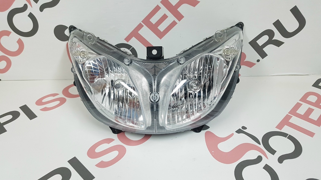Фара головного света Suzuki Burgman 200 CH41A  (35100-12J00) Б/У с дефектами