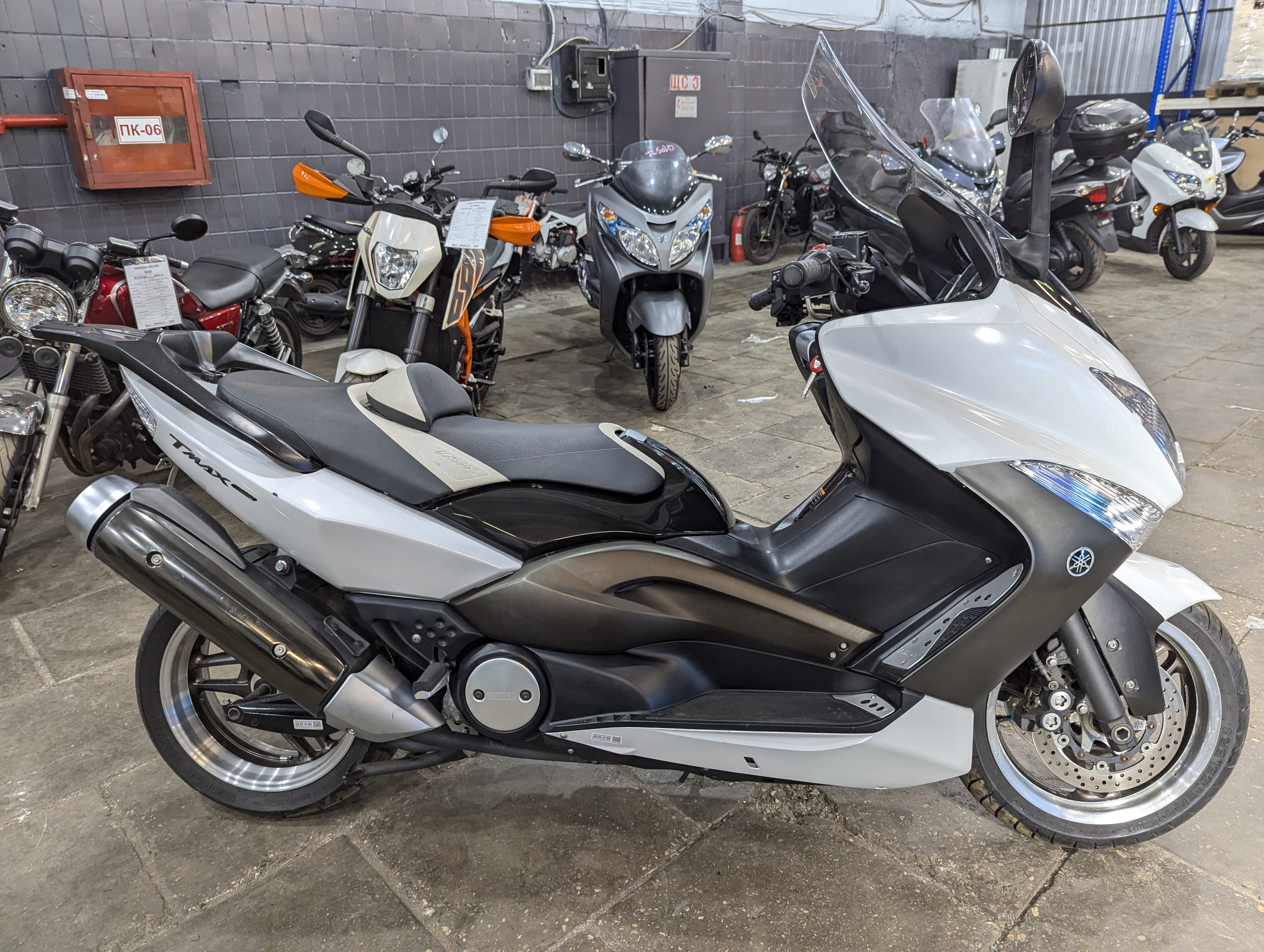 Скутер Yamaha T-Max 10th SJ08J 2010 г. в. (арт. 123YB21)