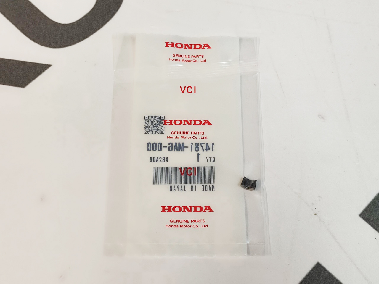 Сухарь клапана Honda Super Cub AA04, AA09, Giorno AF70, Dio 110 JF31 (14781-MA6-000) оригинал