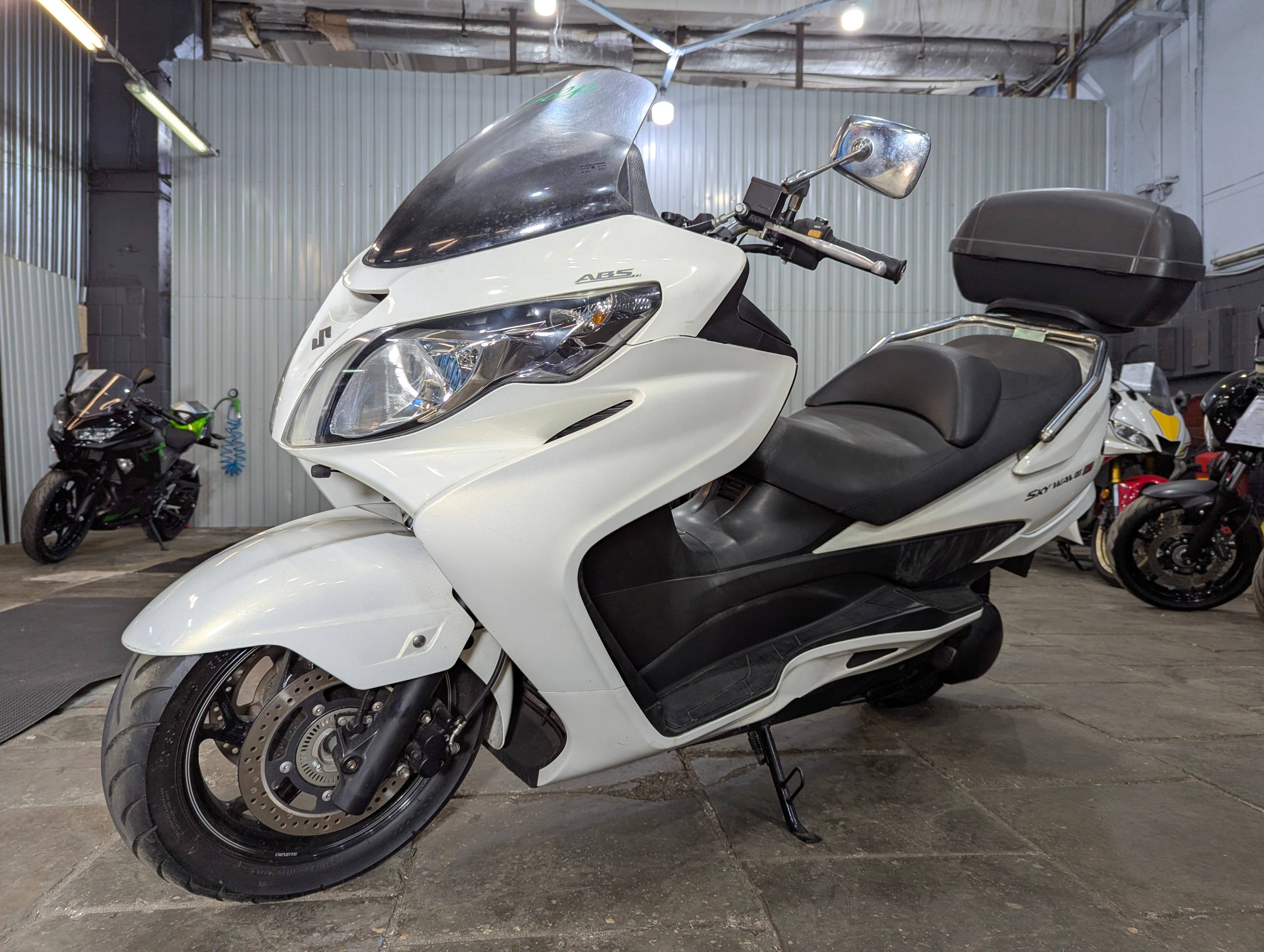 Скутер Suzuki Skywave 400 ABS CK45A 2014 г. в. белый