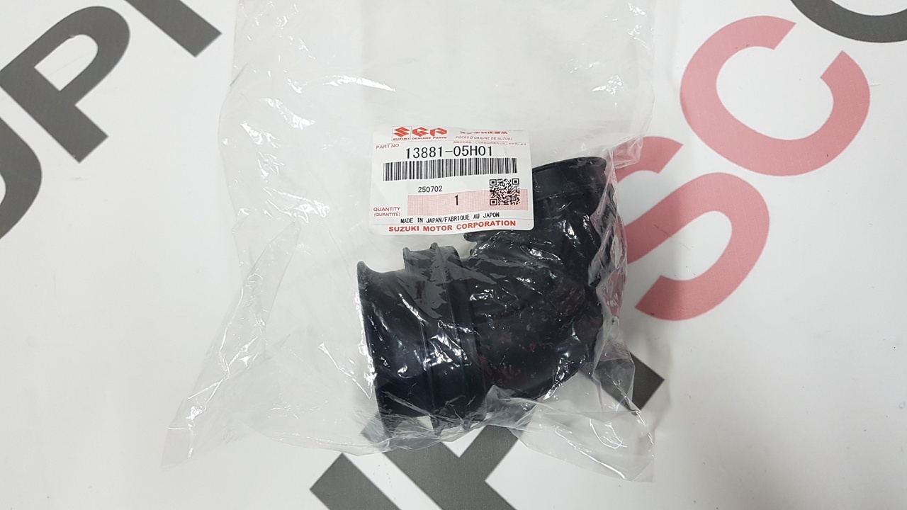 Патрубок воздушного фильтра Suzuki Skywave 250 / 400  CJ44A / CJ45A / CJ46A, CK44A / CK45A (13881-05H00; 13881-05H01) оригинал