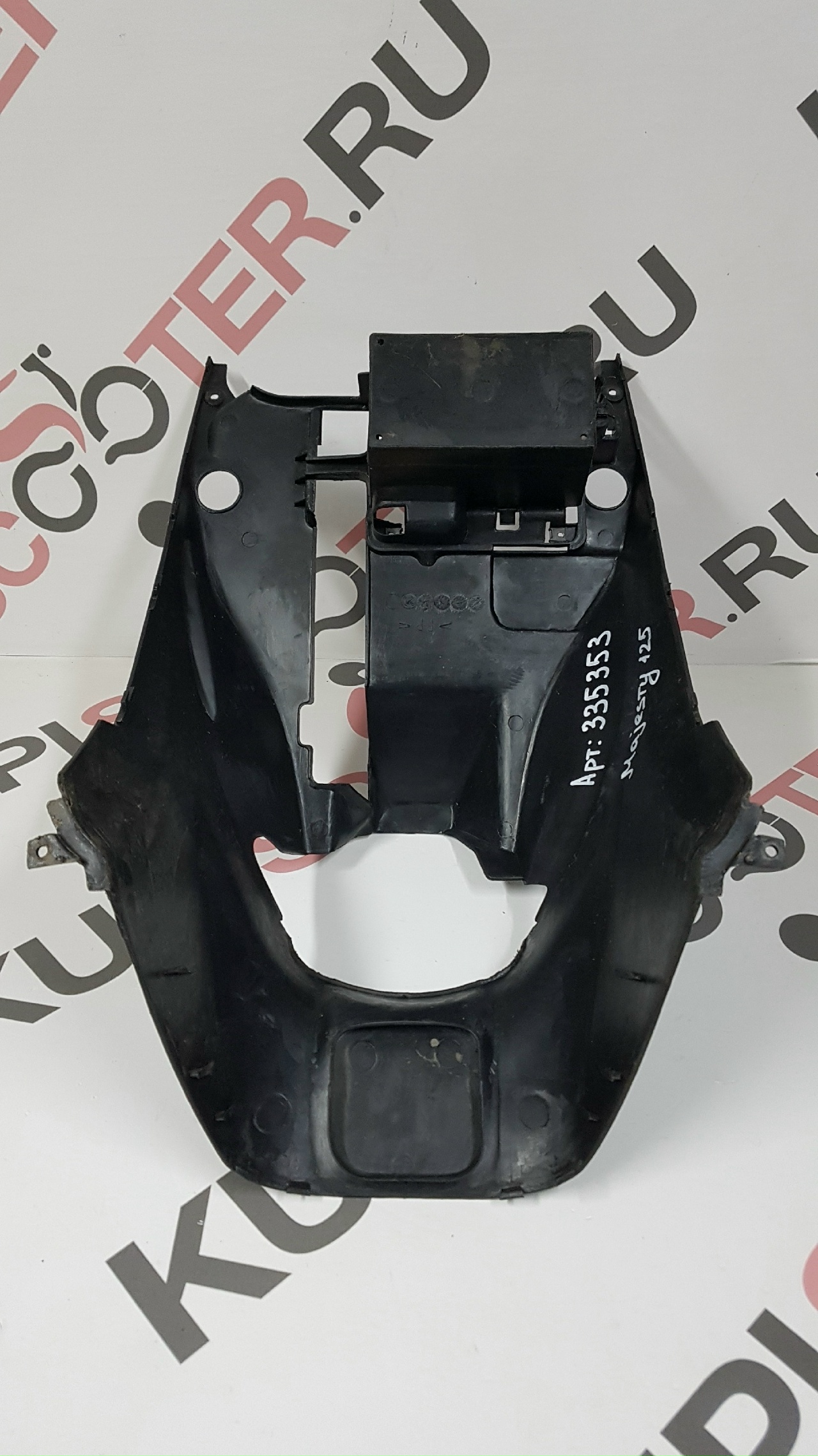 Пластик АКБ Yamaha Majesty 125 5CA   Б/У