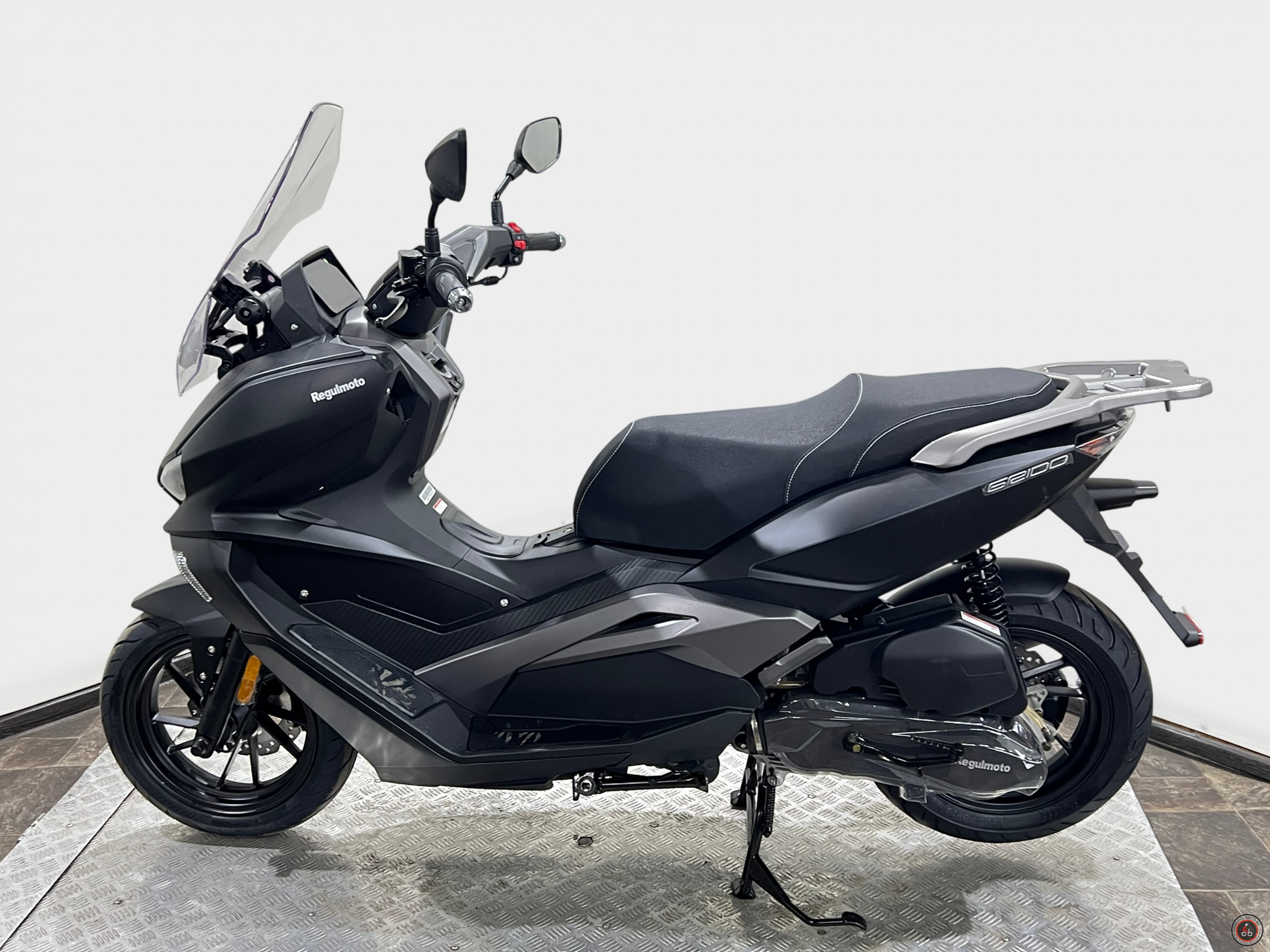 Скутер Regulmoto GRIDO (LJ175T-18) (ОБНОВЛЕННЫЙ) Черный - Количество цилиндров: 1