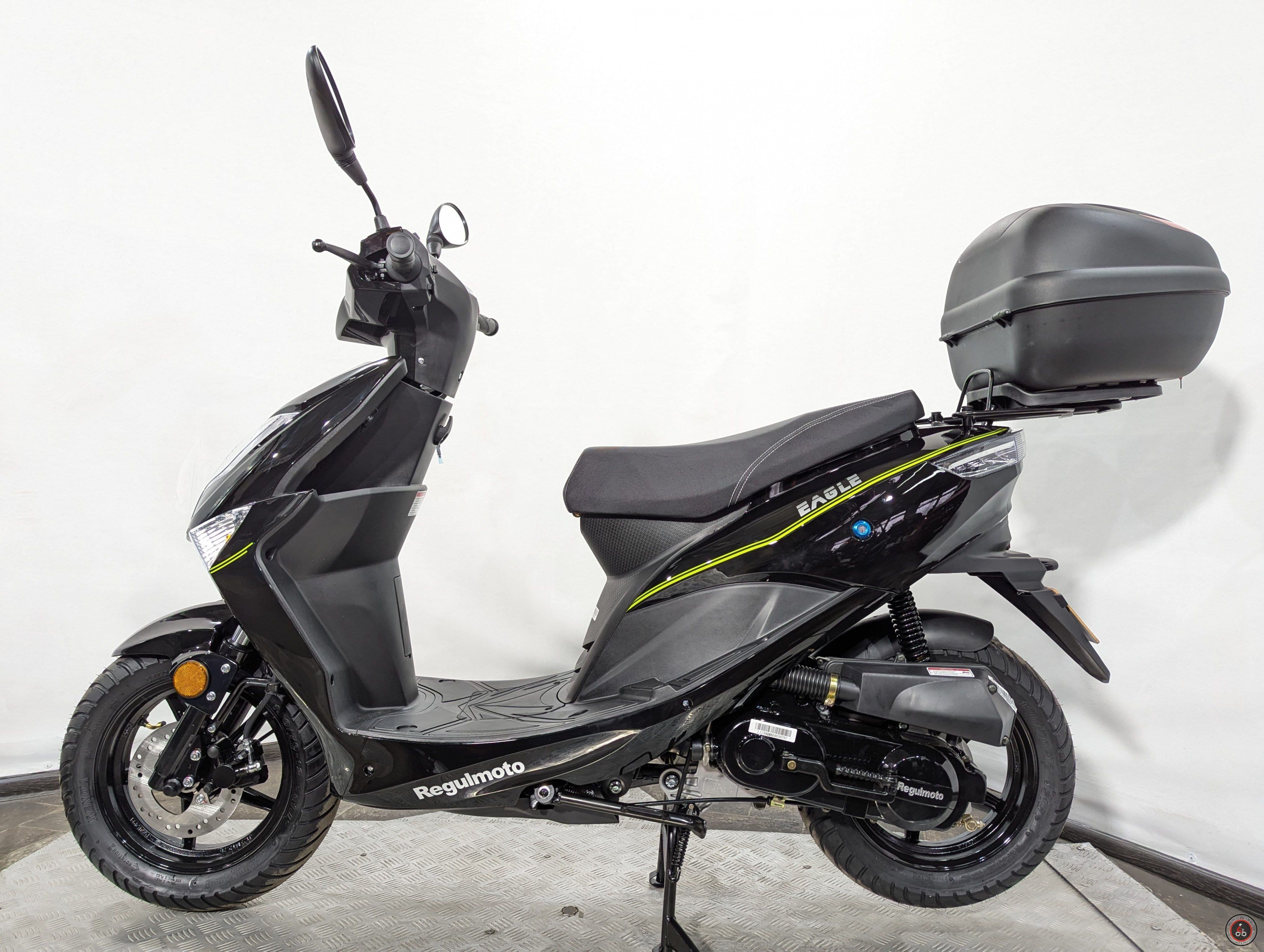 Скутер Regulmoto Eagle 50 Черный с Кофром - Объем двигателя: 49 см3