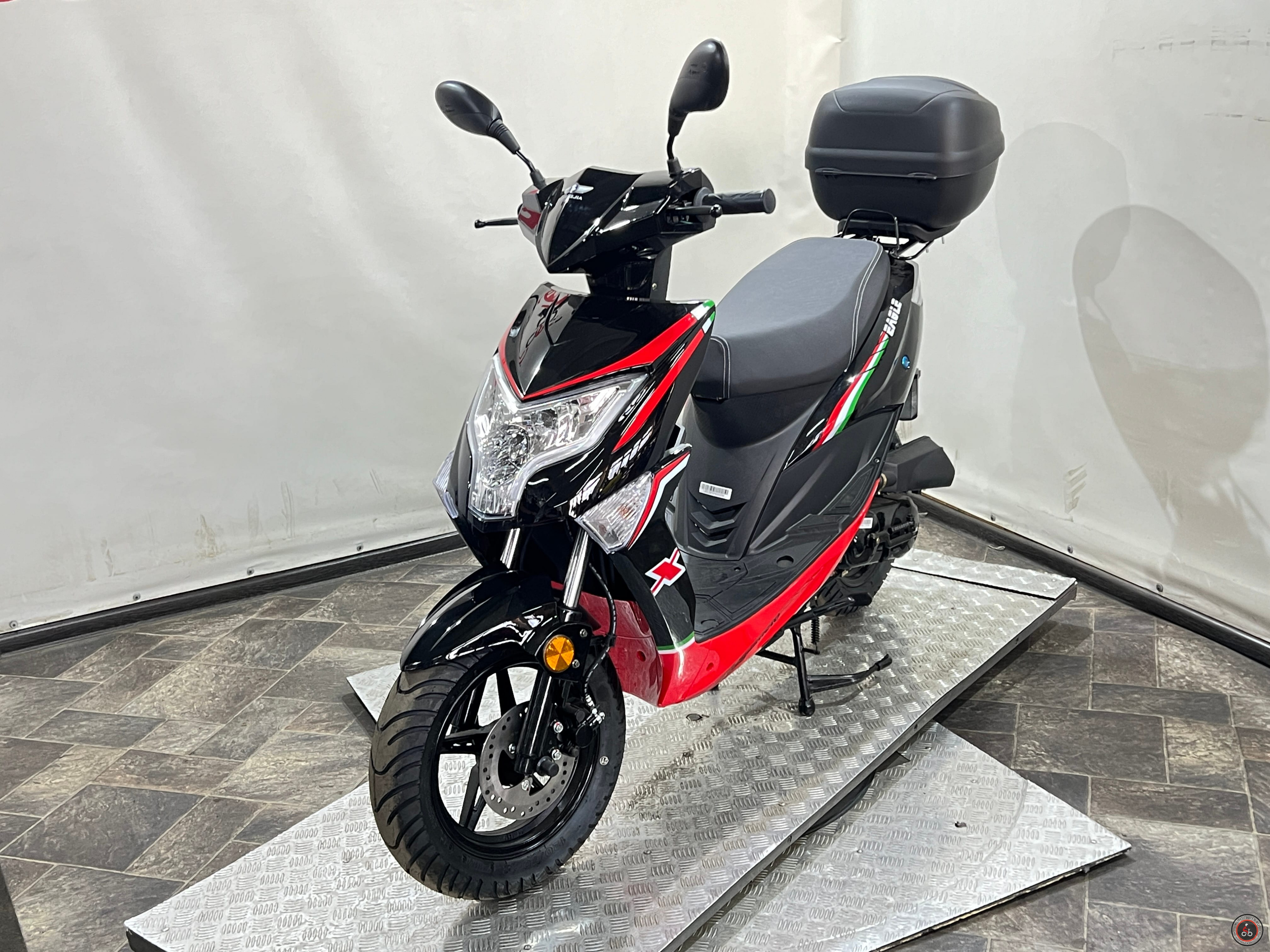 Скутер Regulmoto Eagle 50 Черный-Красный с Кофром