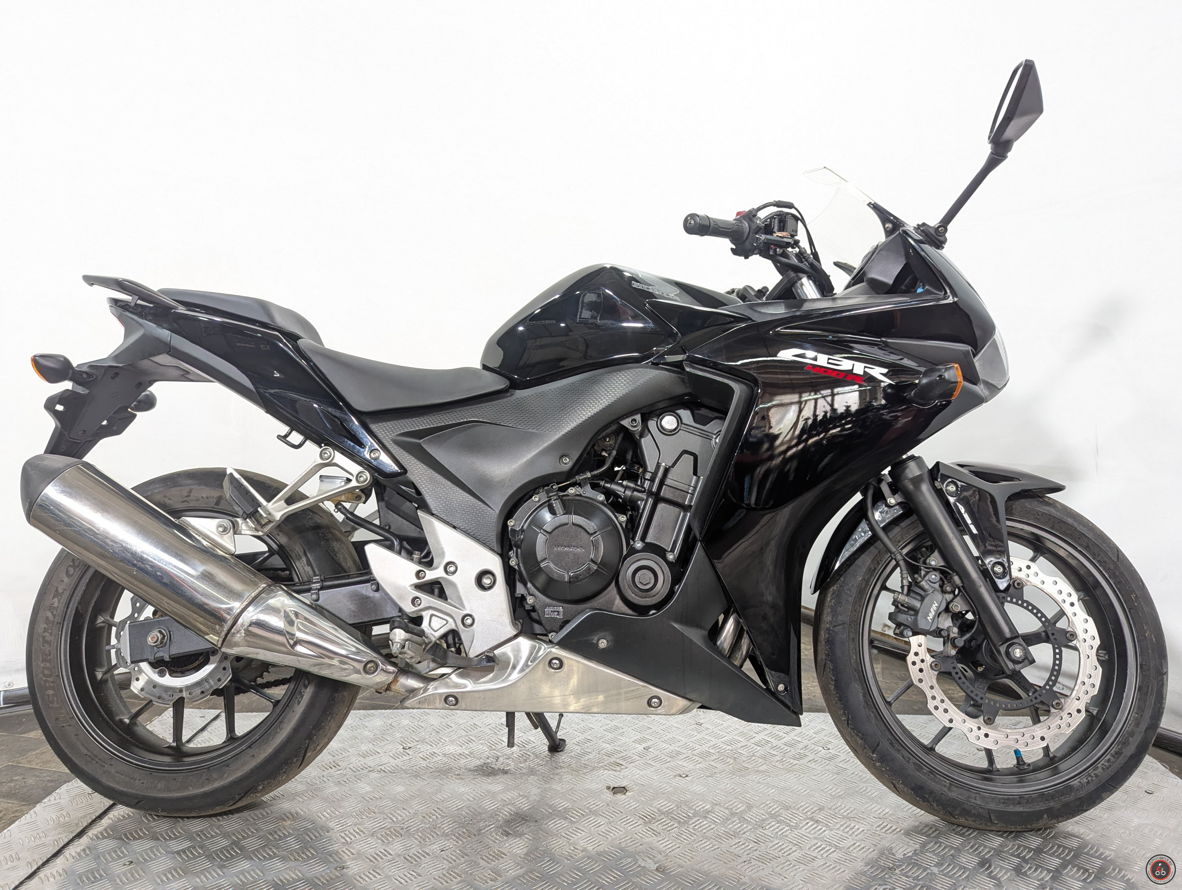 Мотоцикл Honda CBR400R - Количество цилиндров: 2