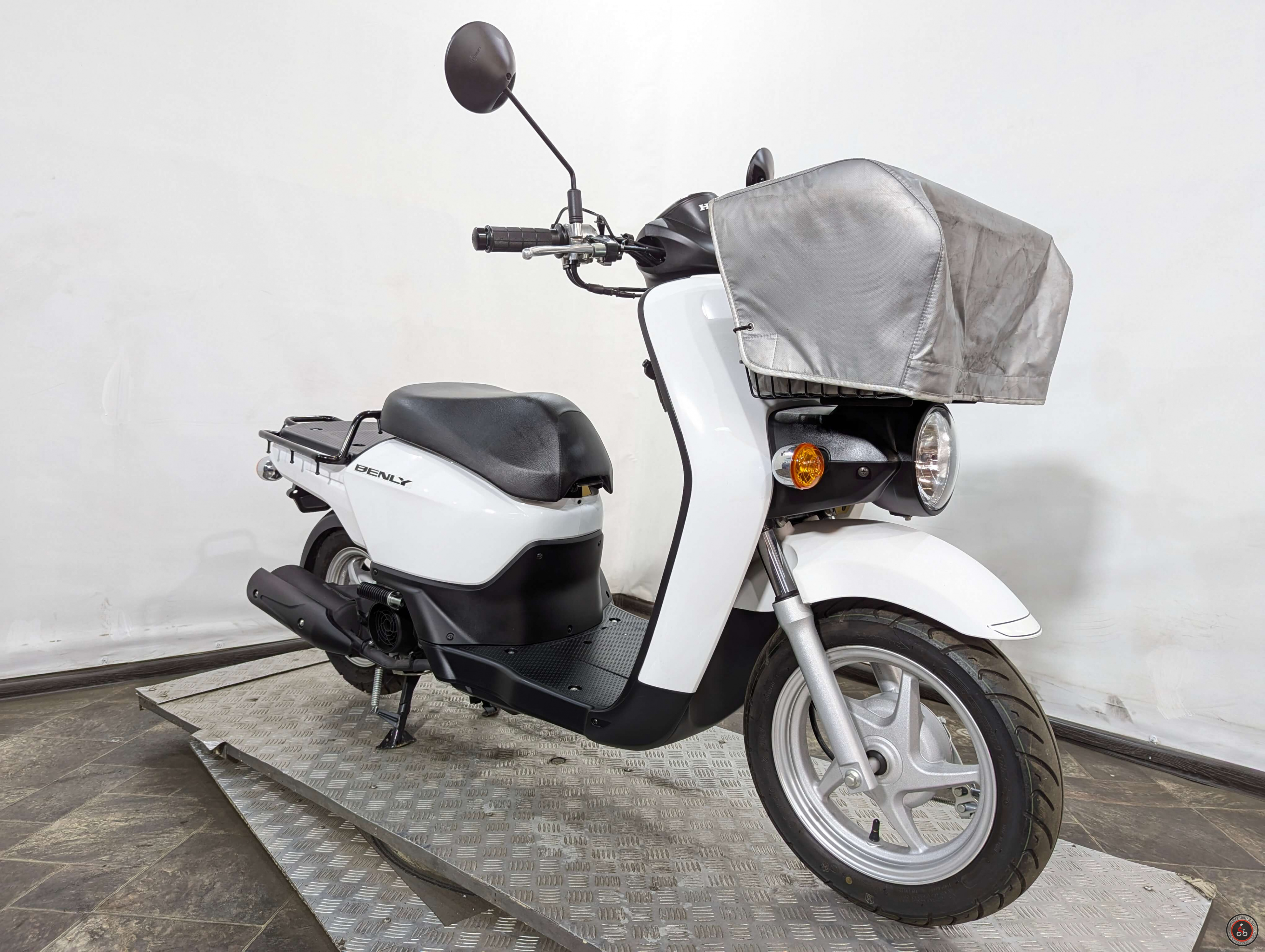 Скутер Honda Benly 110 PGM-FI JA09 - Емкость топливного бака: 10 л.