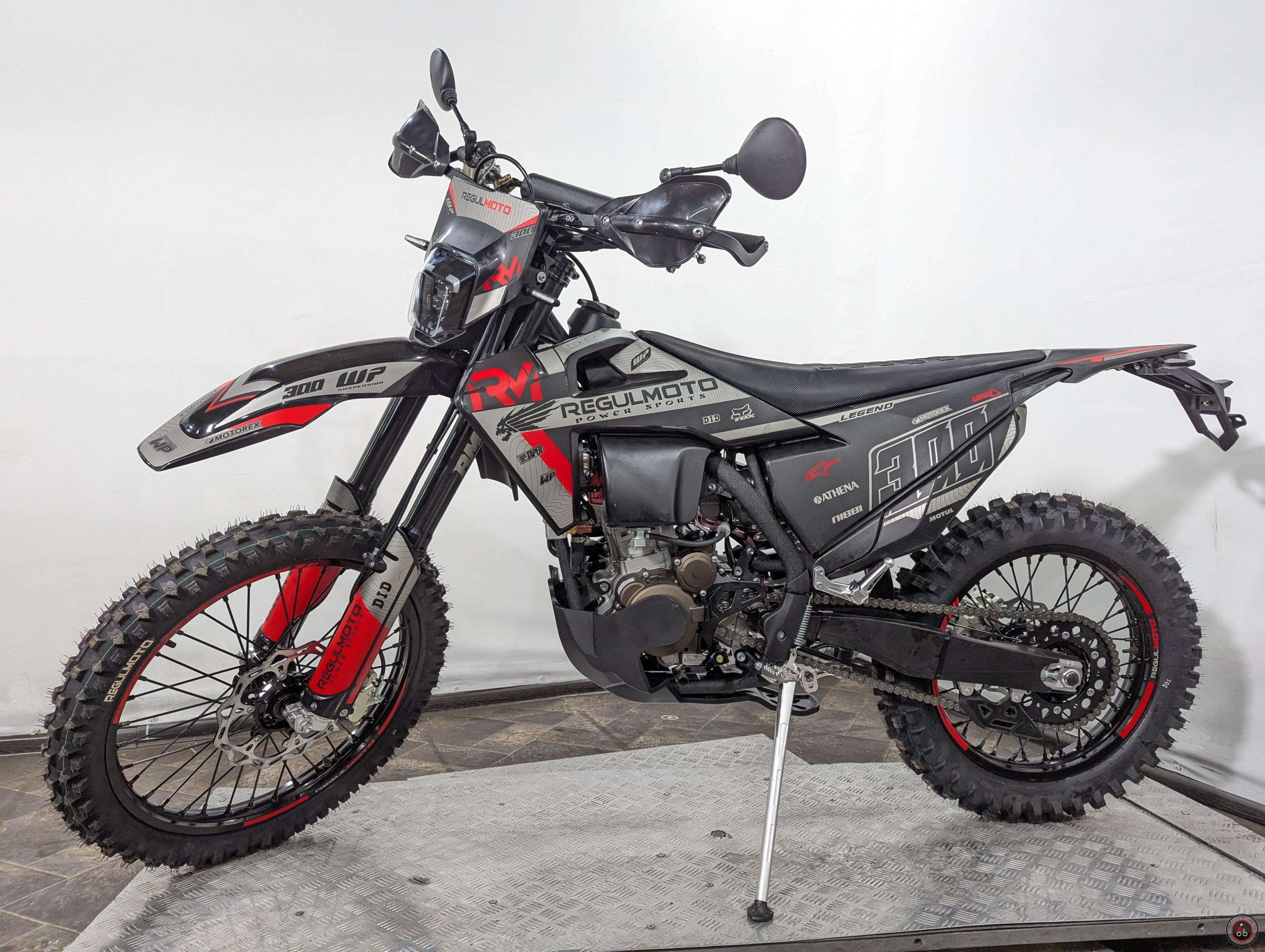 Мотоцикл Regulmoto Legend 300 красный