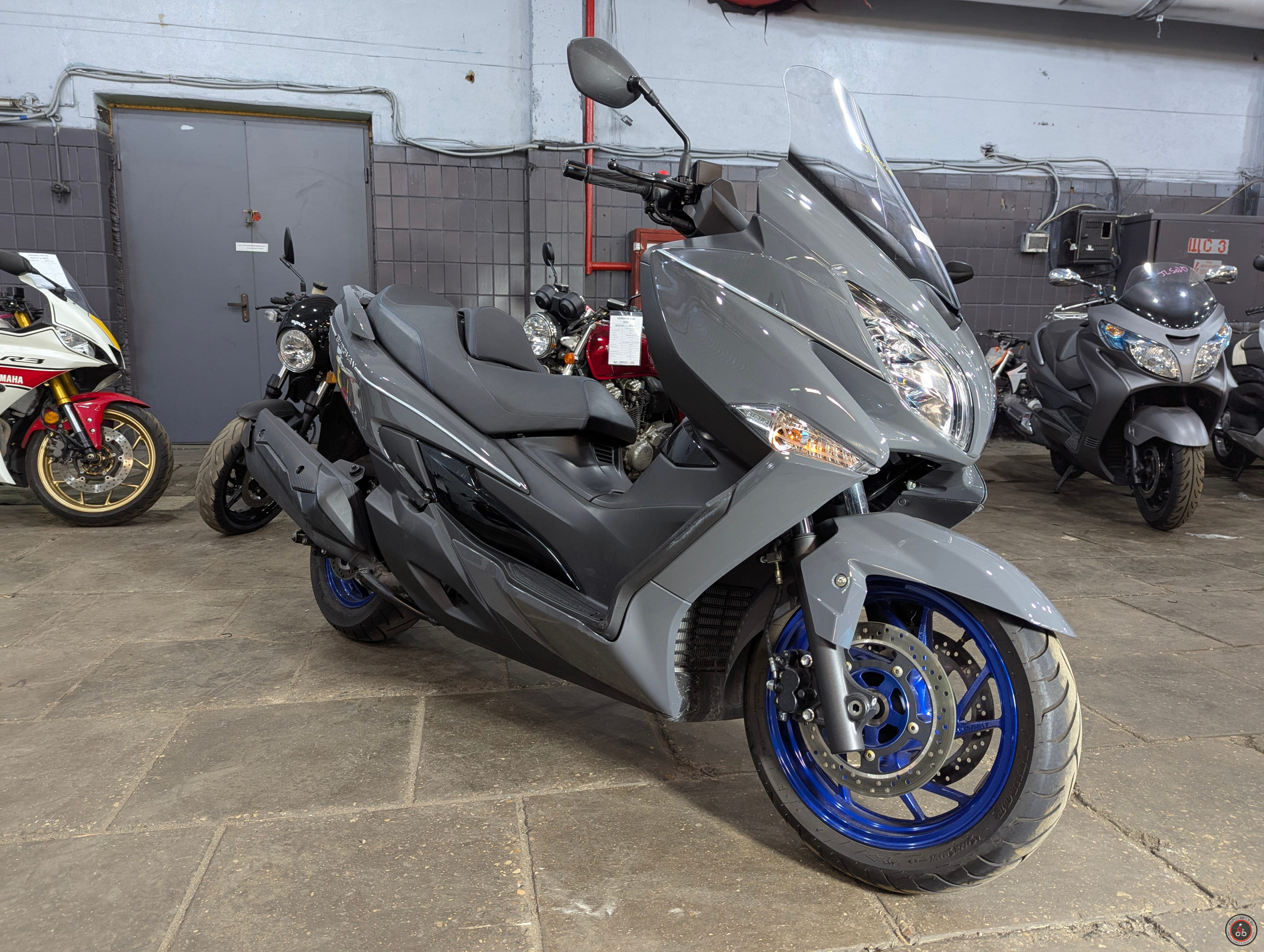 Скутер Suzuki Burgman 400 ABS DU11N 2017 г. в. - Емкость топливного бака: 13 л.