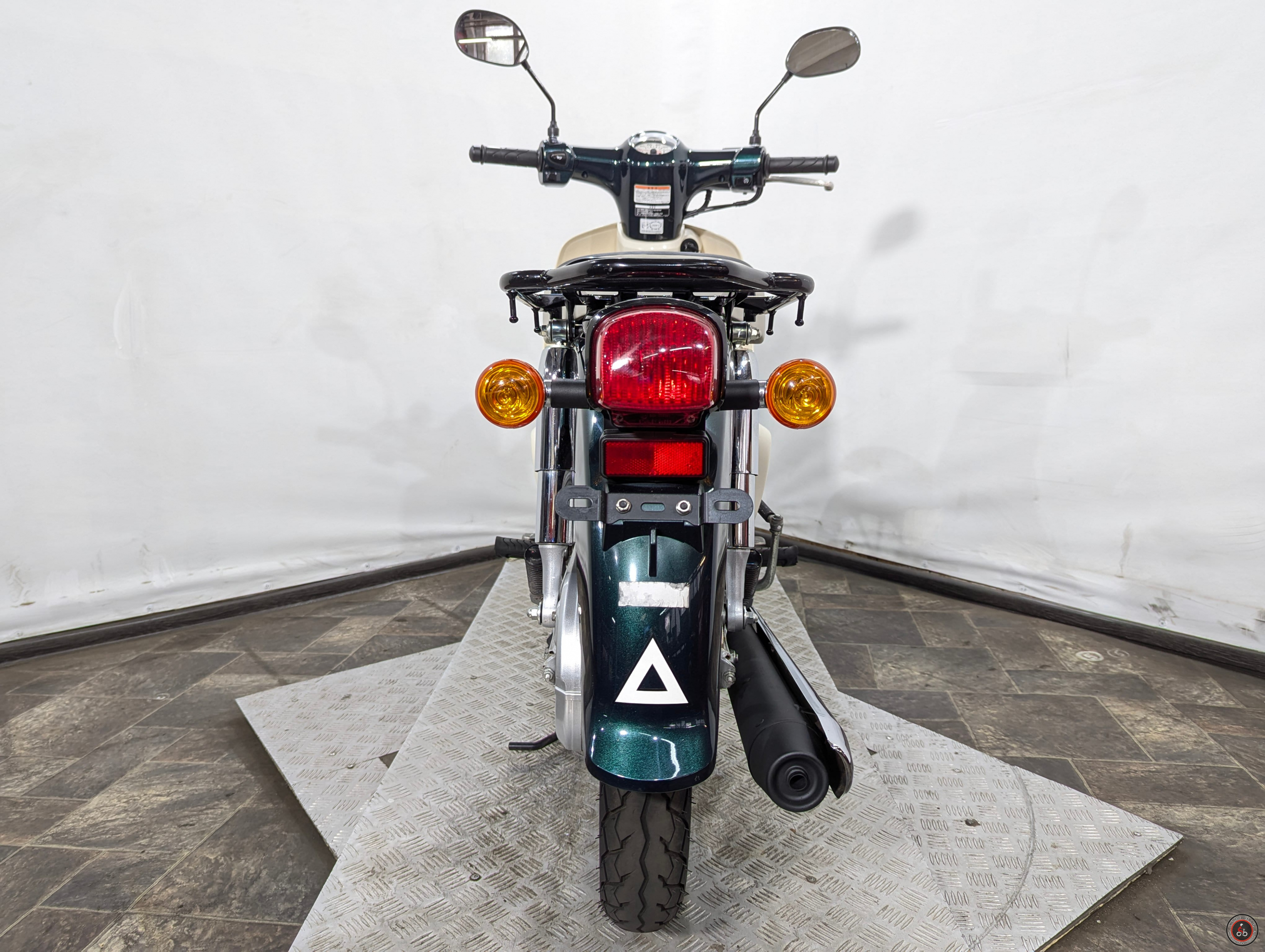 Скутер Honda Super Cub C110 JA59 - Емкость топливного бака: 4,1 л.