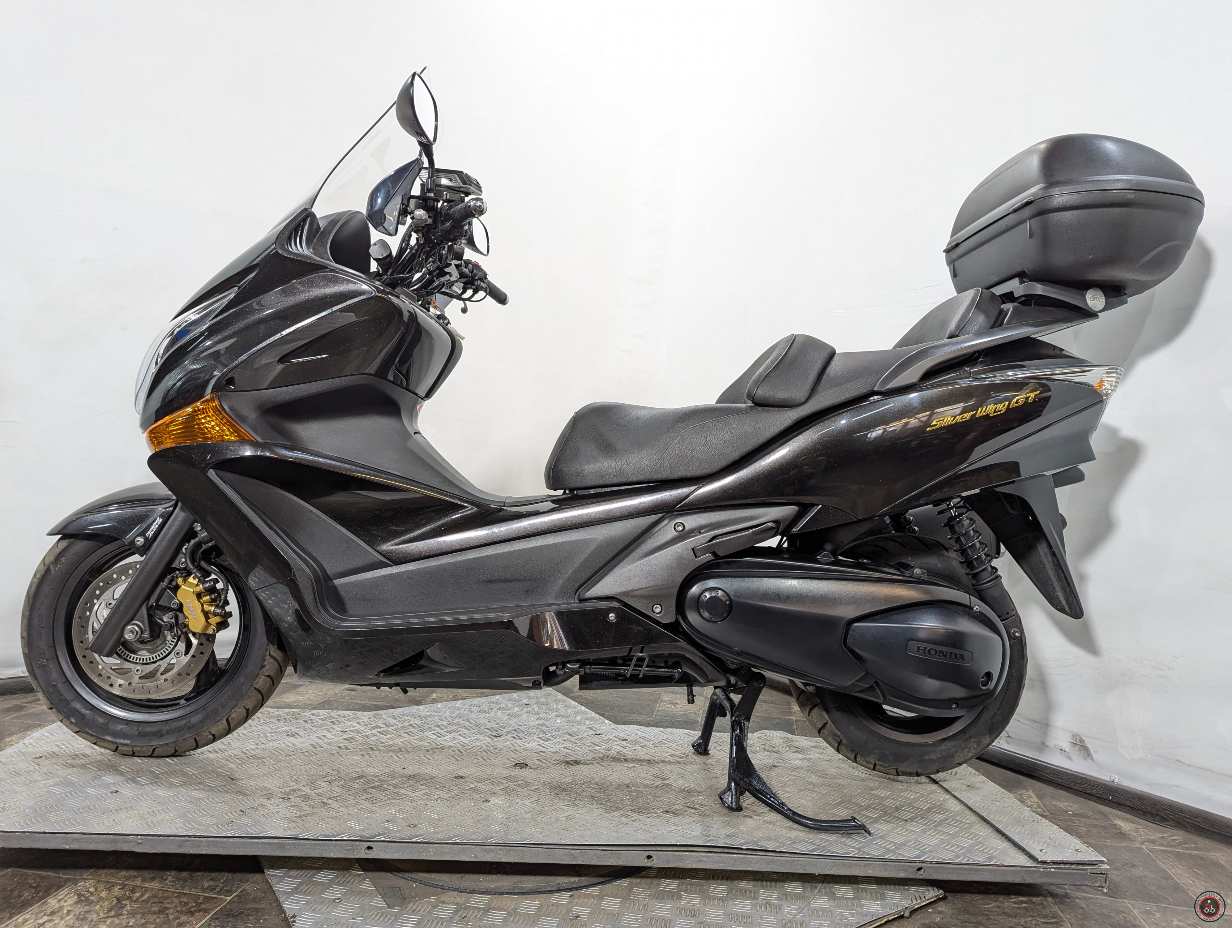 Скутер Honda Silverwing 600 GTA PF02 ABS 2013г. - Пробег: 30848 км