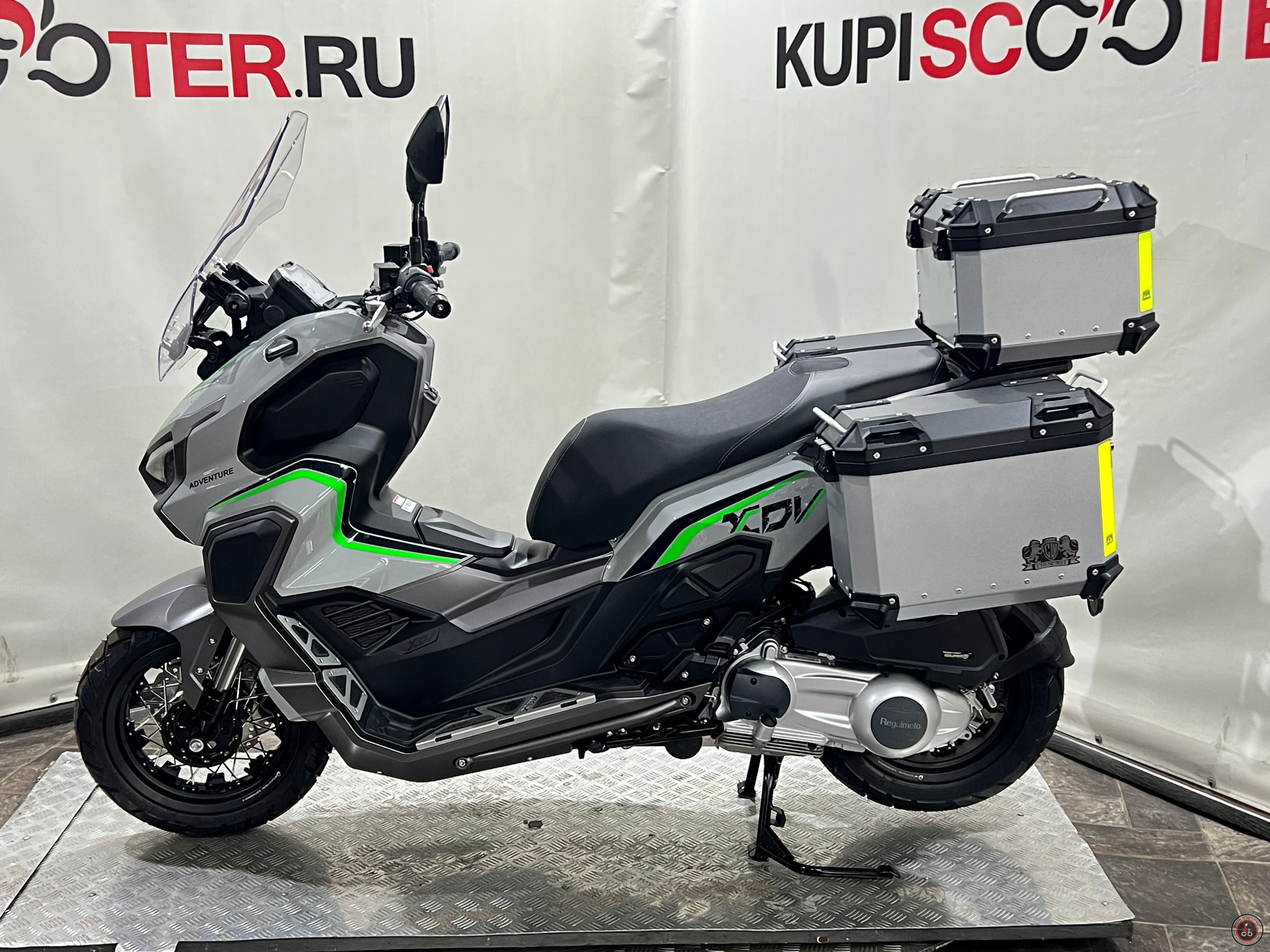 Скутер Regulmoto XDV ADVENTURE 300CC 4T в комплекте с кофрами (LJ300T-18) EFI Серый - Объем двигателя: 300куб.см