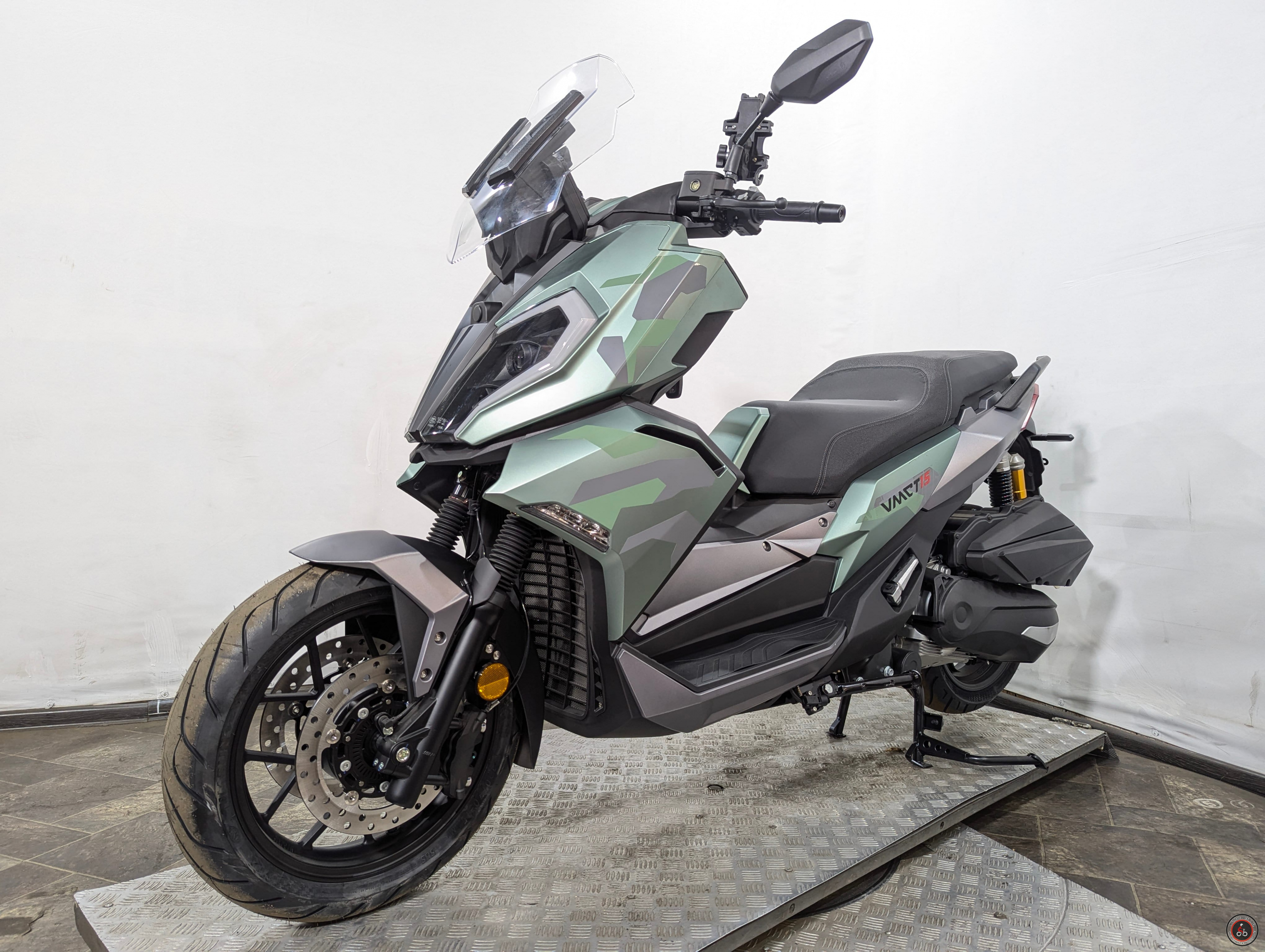 Скутер VMC (Vento) T-15 зеленый матовый