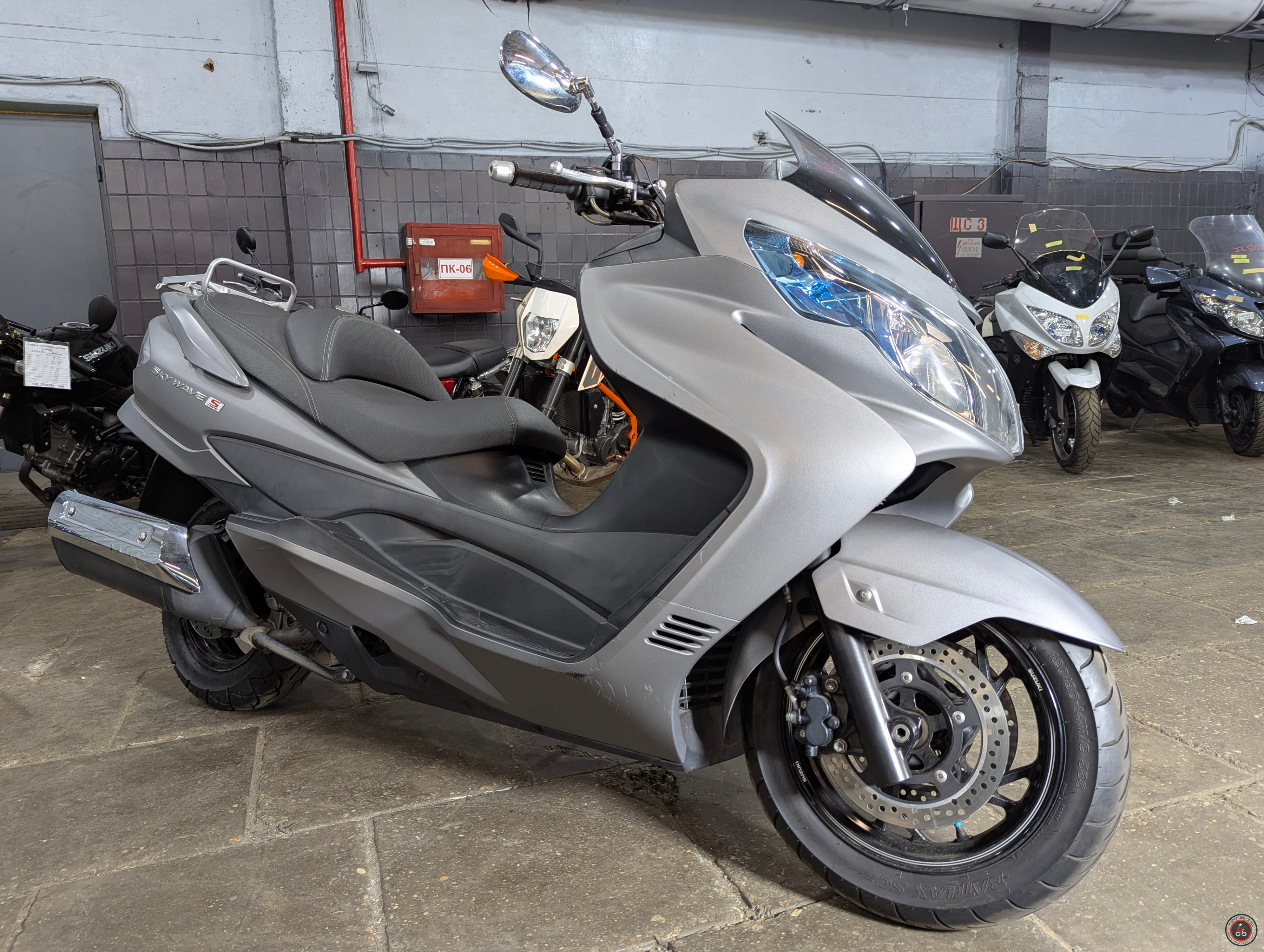 Скутер Suzuki Skywave 400 ABS CK45A 2014 г. в. - Количество цилиндров: 1