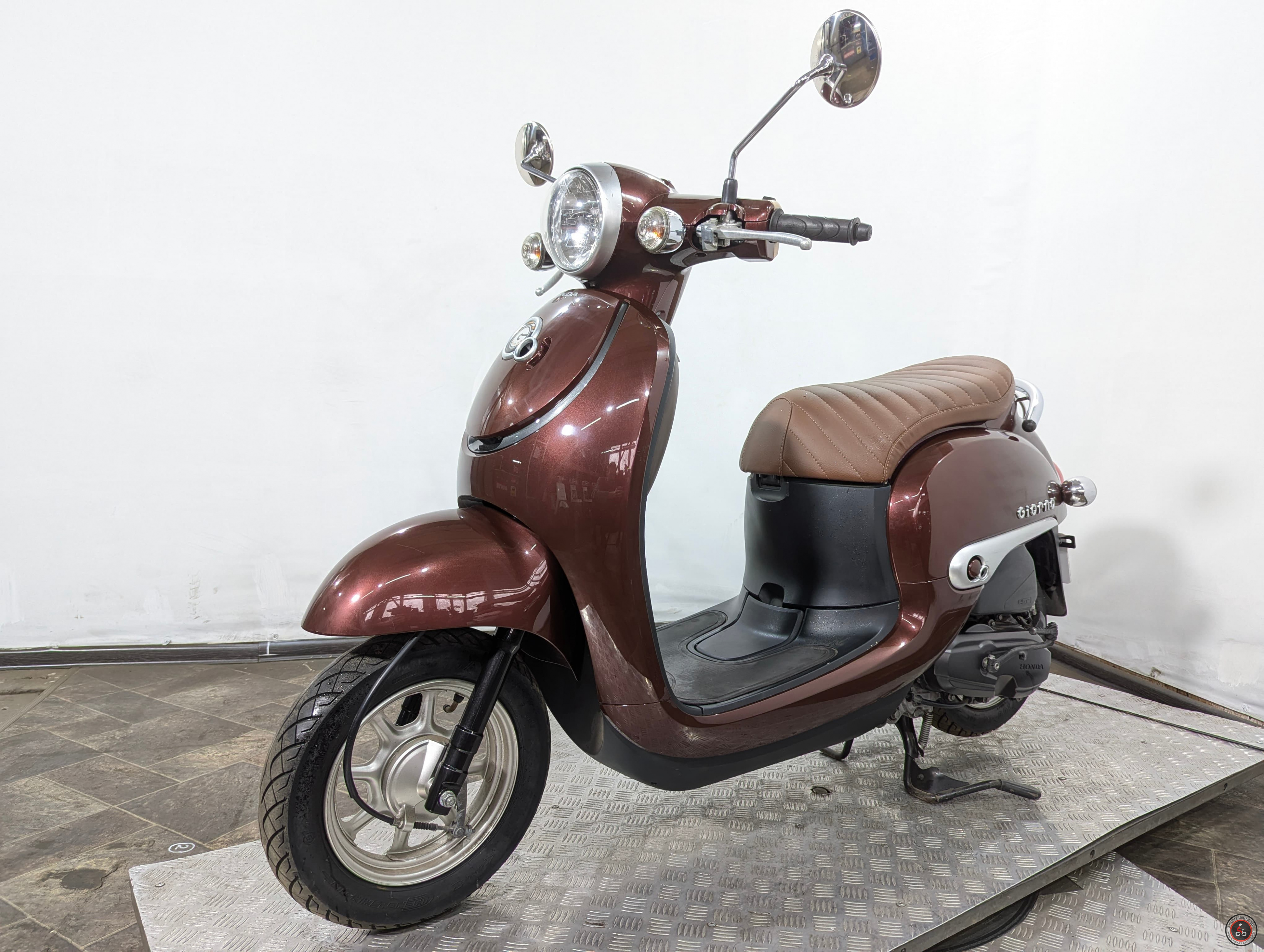 Купить Скутер Honda Giorno PGM-FI AF77 2015г.в 109HA37 в Москве - цены