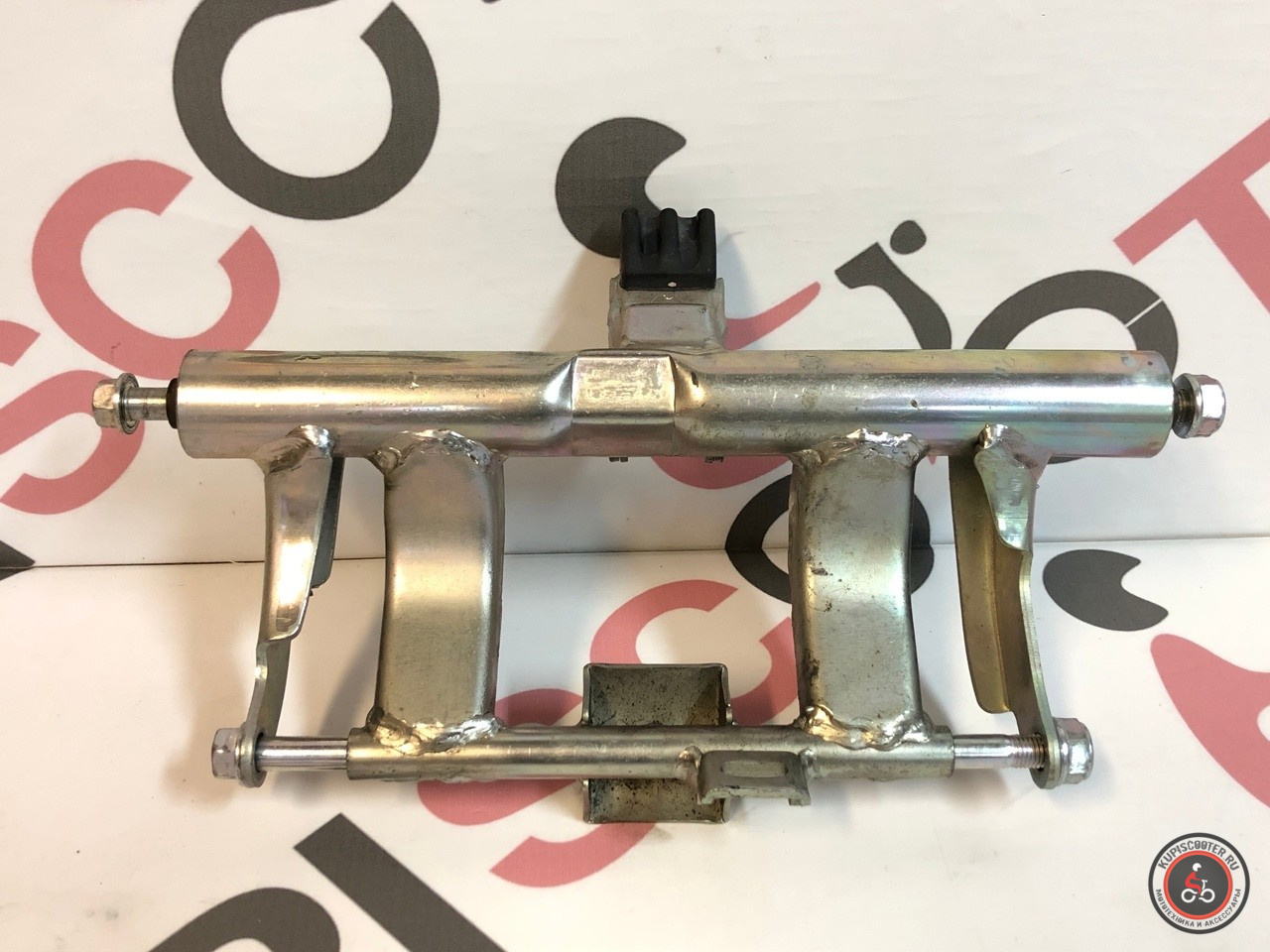 Крепление двигателя к раме (качалка) Honda Benly  AA05   Б/У