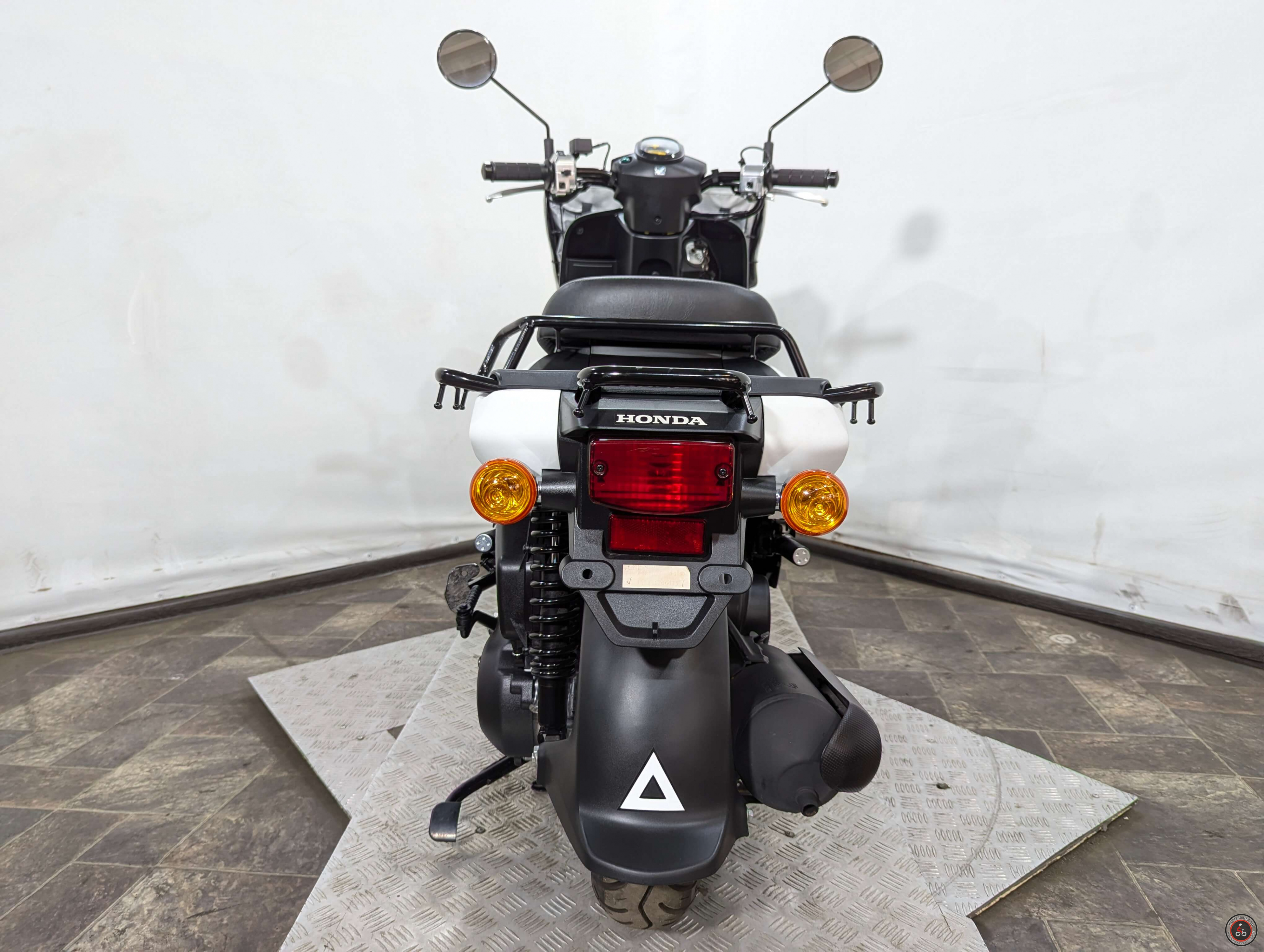 Скутер Honda Benly 110 PGM-FI JA09 - Мощность: 8 л.с.