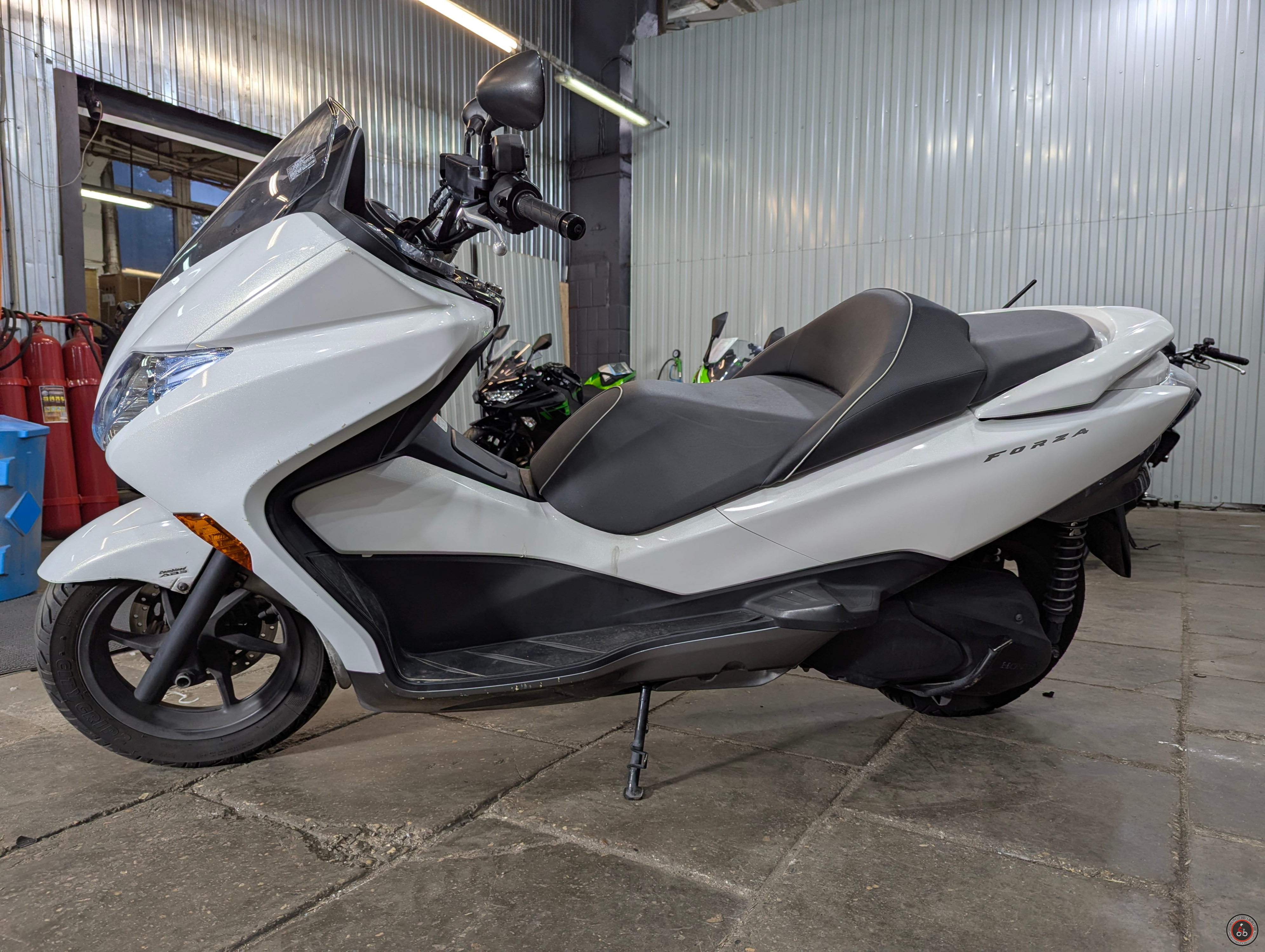 Скутер Honda Forza A2 MF10 2012 г. в. - Емкость топливного бака: 12 литров