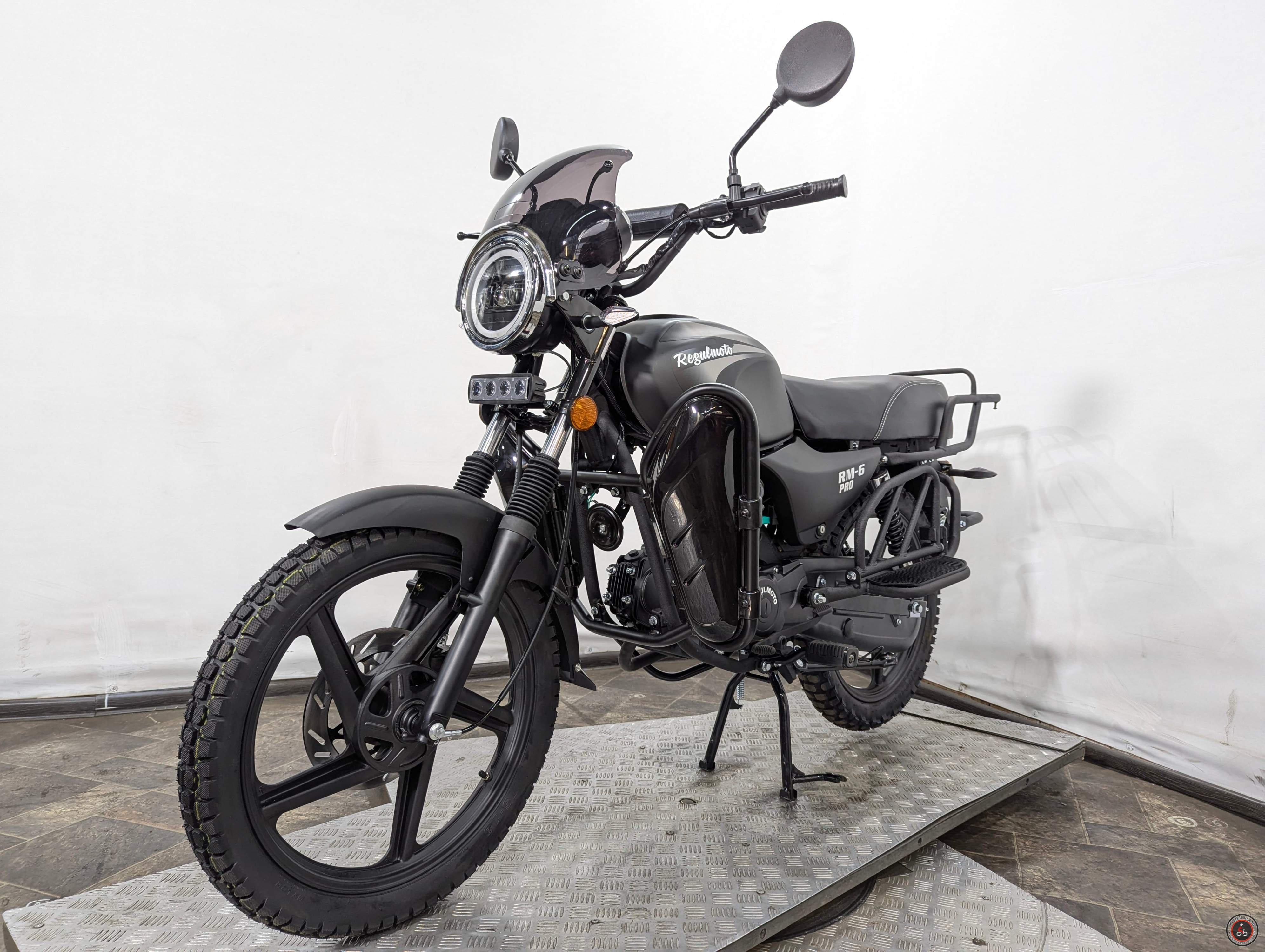 Мопед Regulmoto Alpha RM-6 PRO Черный Матовый  - Емкость топливного бака: 10,5 л