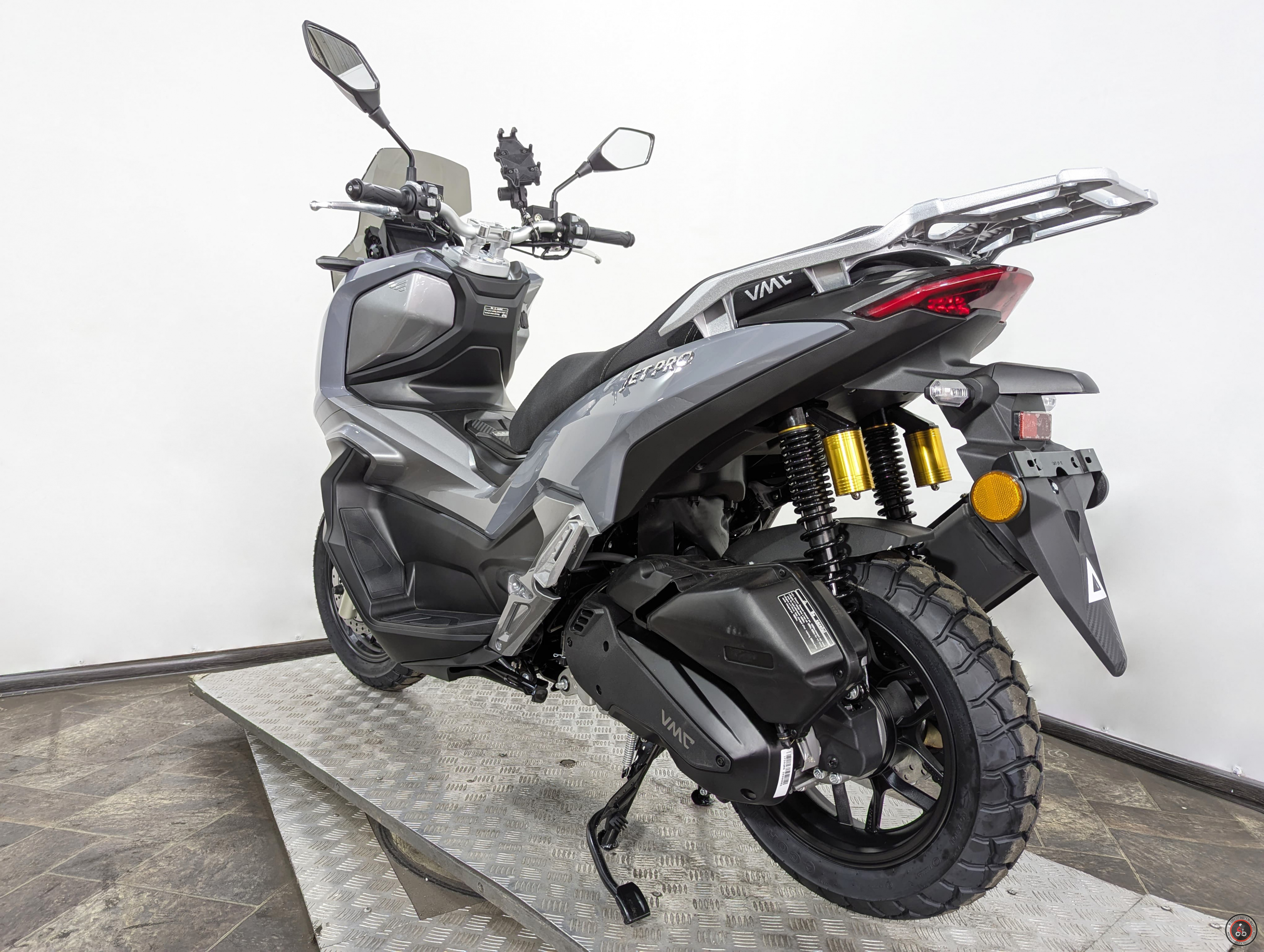 Скутер VMC (Vento) JET PRO (49/180cc) инжектор Серый глянцевый - Мощность: 15 л.с.