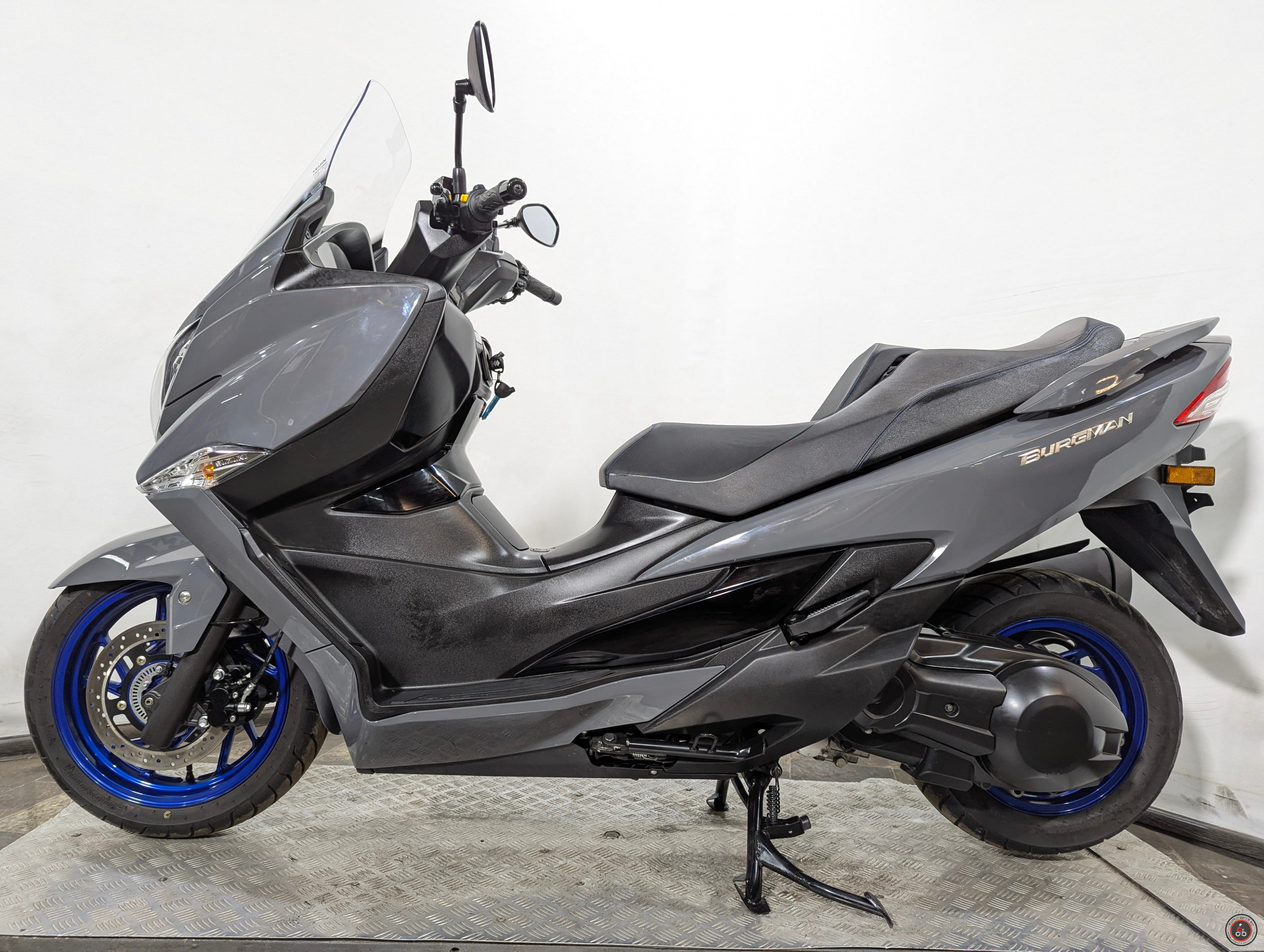 Скутер Suzuki Burgman 400 DU11N ABS 2017г. - Емкость топливного бака: 13 л.