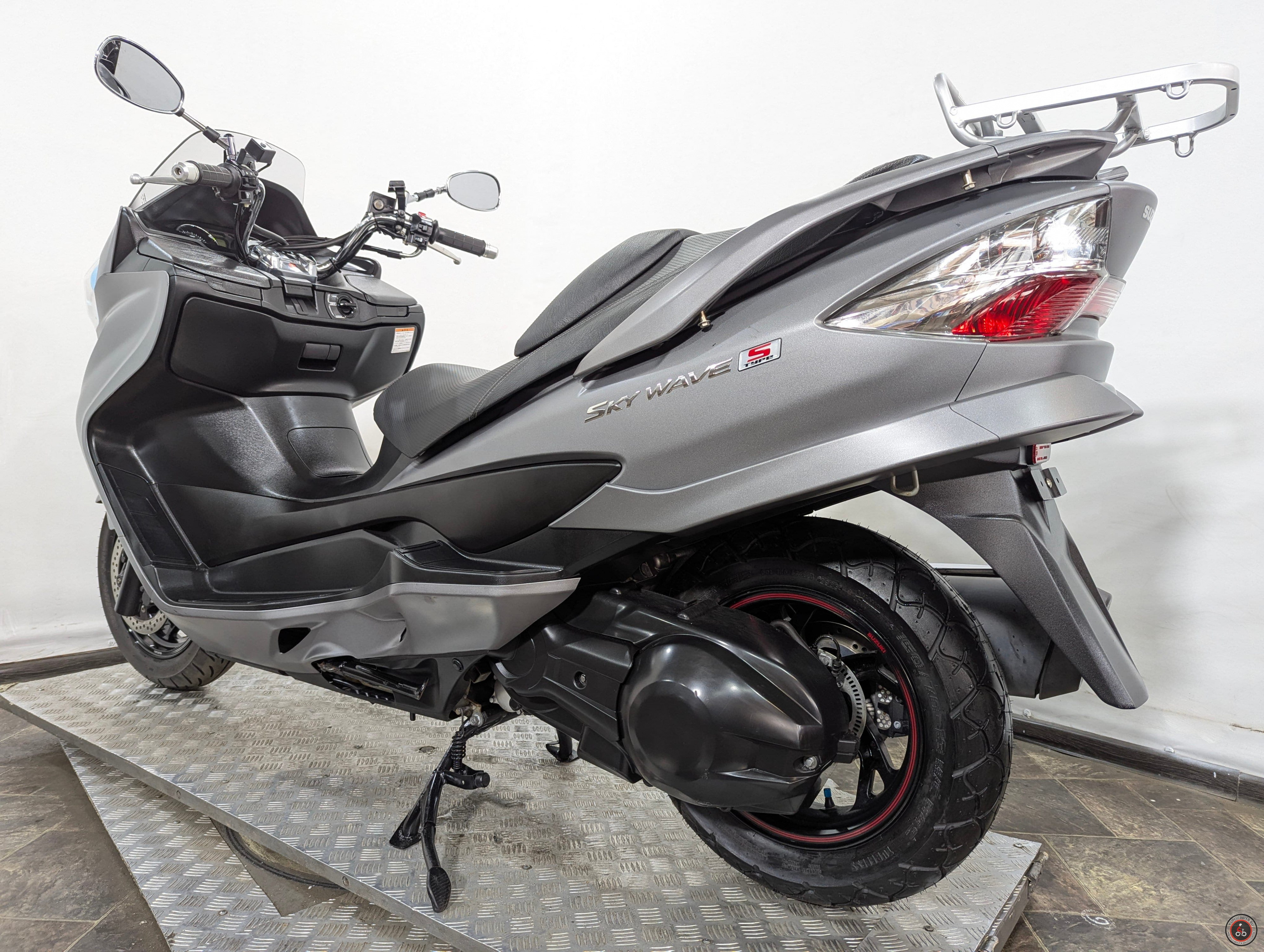Скутер Suzuki Skywave 400 CK45A ABS 2014г. - Количество цилиндров: 1